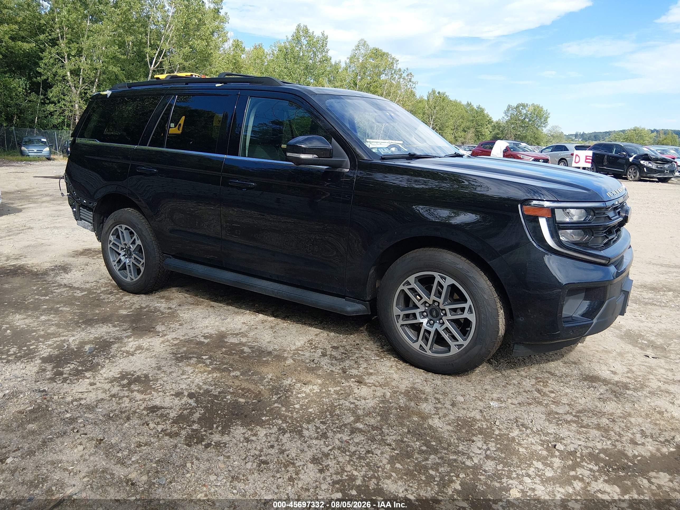 2025 Ford Expedition VIN 1FMJU1J8XSEA32040 — IAAI salvage auction photo