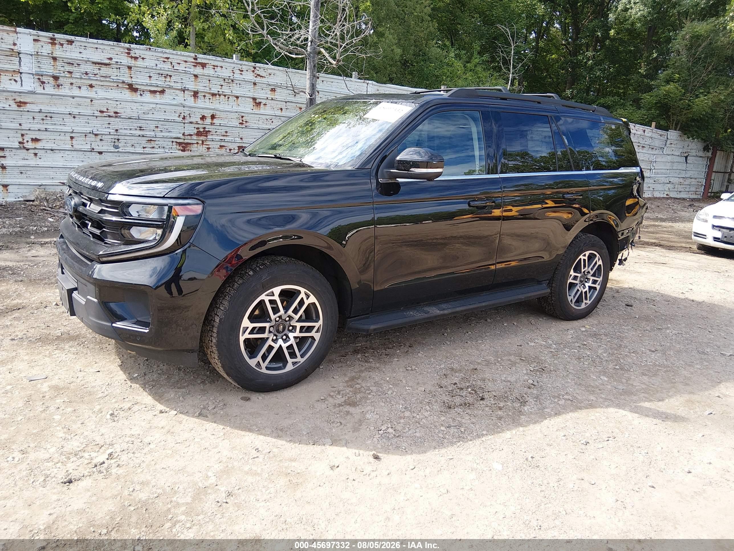 2025 Ford Expedition VIN 1FMJU1J8XSEA32040 IAAI salvage auction — Rear End, Salvage (Massachusetts), sold $21,900 on 2026-09-11 (photo 2)