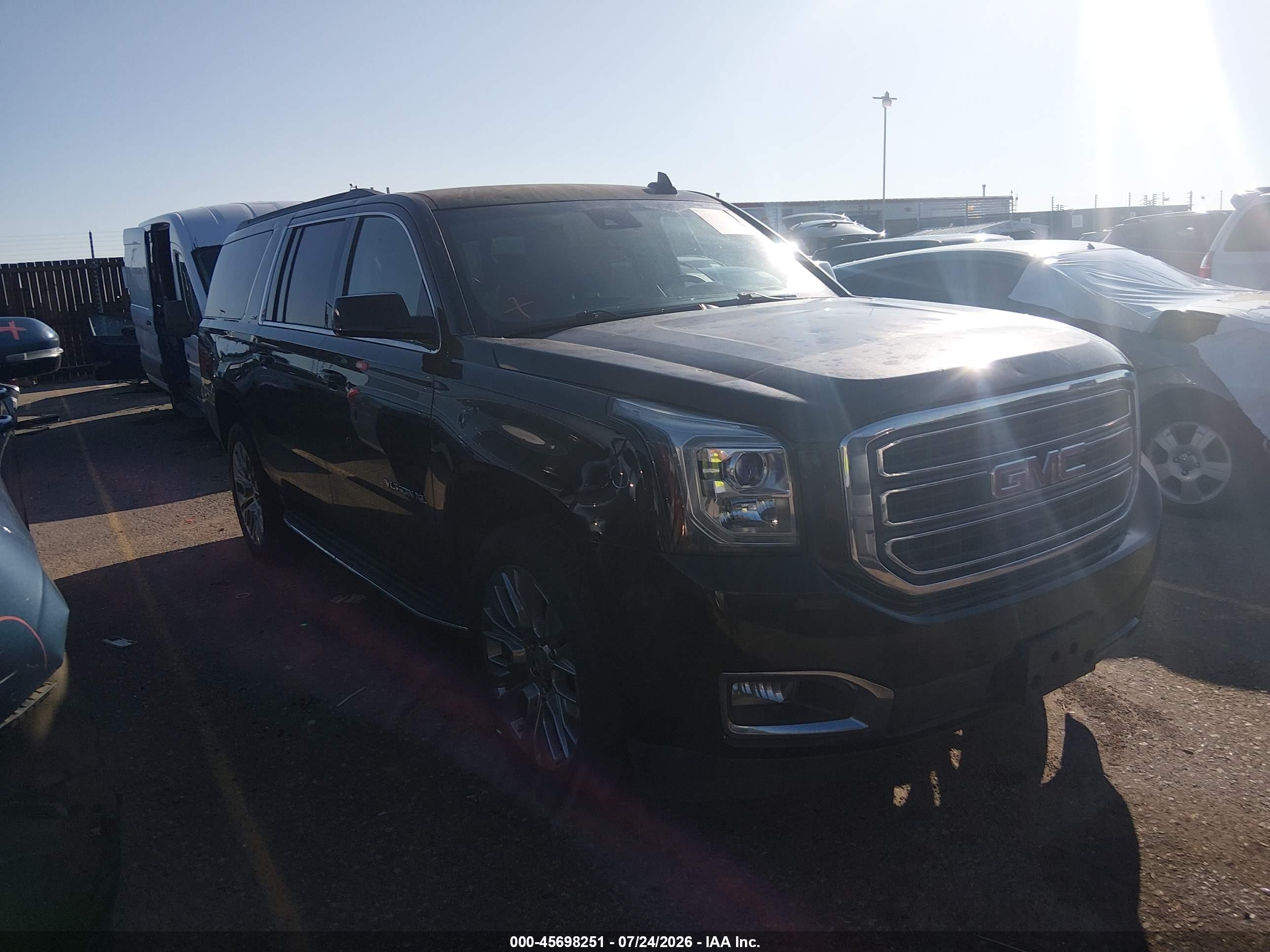 2017 GMC Yukon XL VIN 1GKS2GKC8HR235616 — IAAI salvage auction photo
