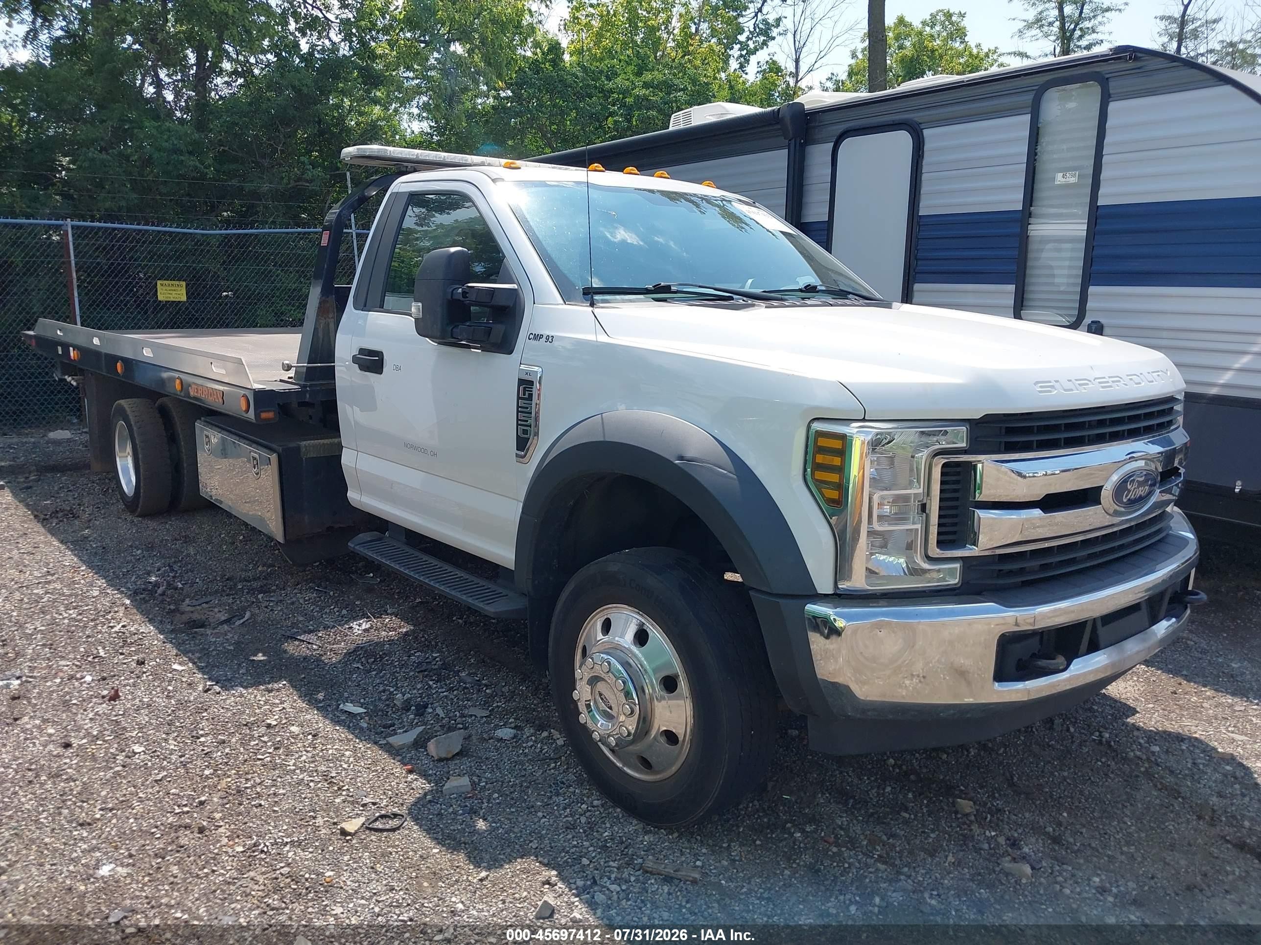 2019 Ford F-550 Chassis VIN 1FDUF5GY2KEE07151 — IAAI salvage auction photo