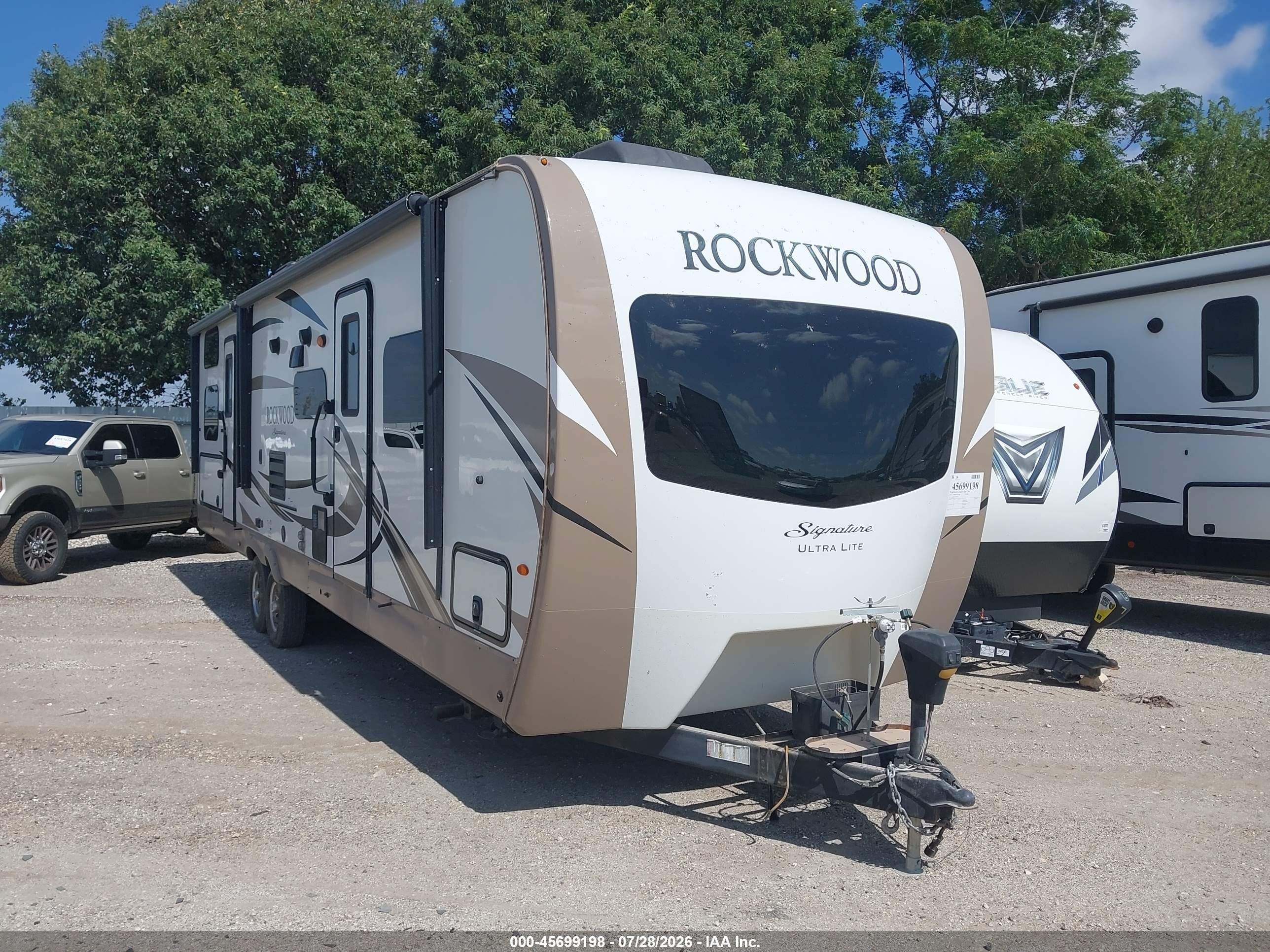 2018 Forest River Rockwood VIN 4X4TRLG27J1882057 — IAAI salvage auction photo