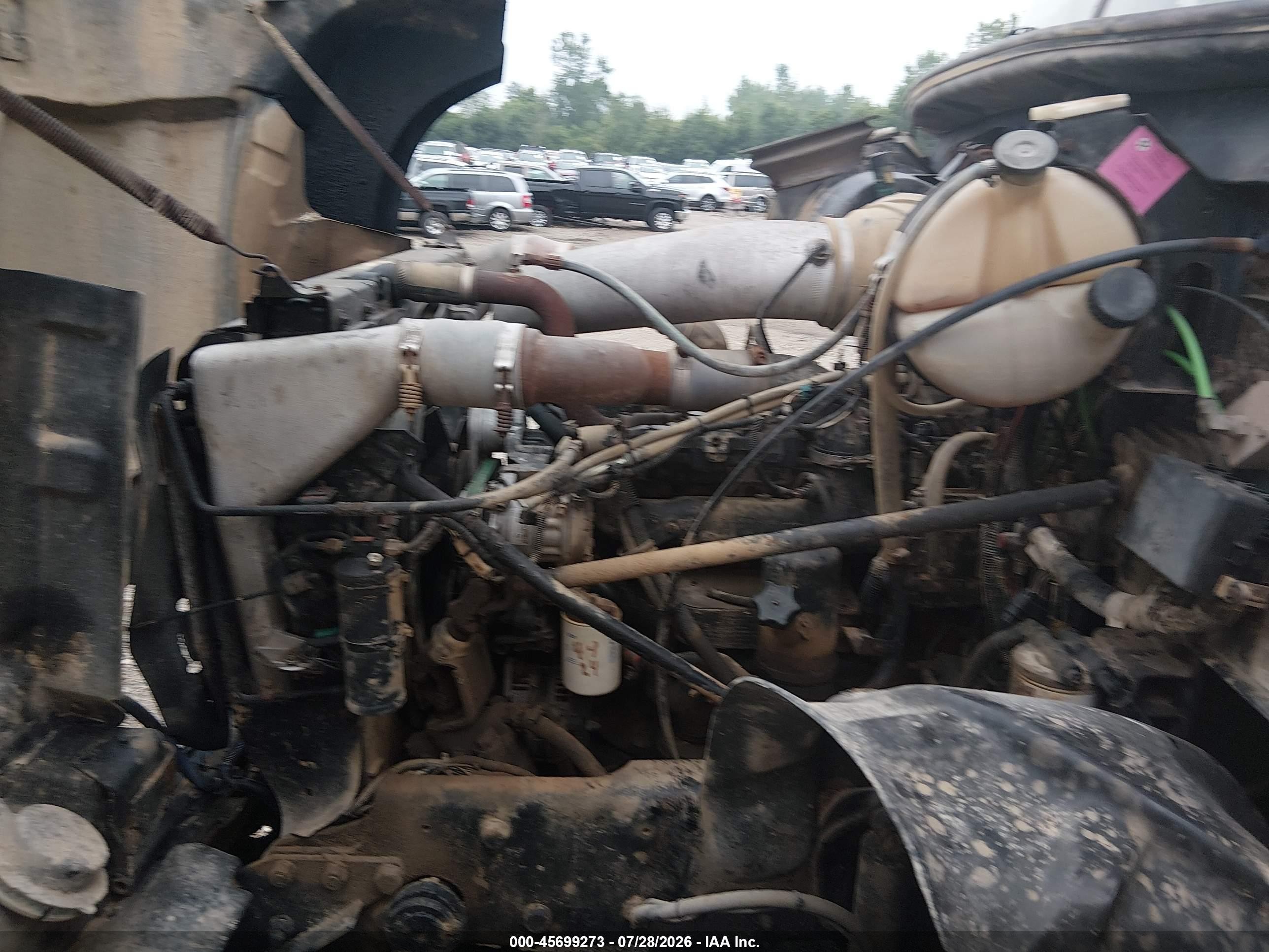 2007 Mack 700 cv700 VIN 1M2AG11C67M068137 IAAI salvage auction — Side, Salvage (Ohio), sold $6,200 on 2026-09-02 (photo 9)