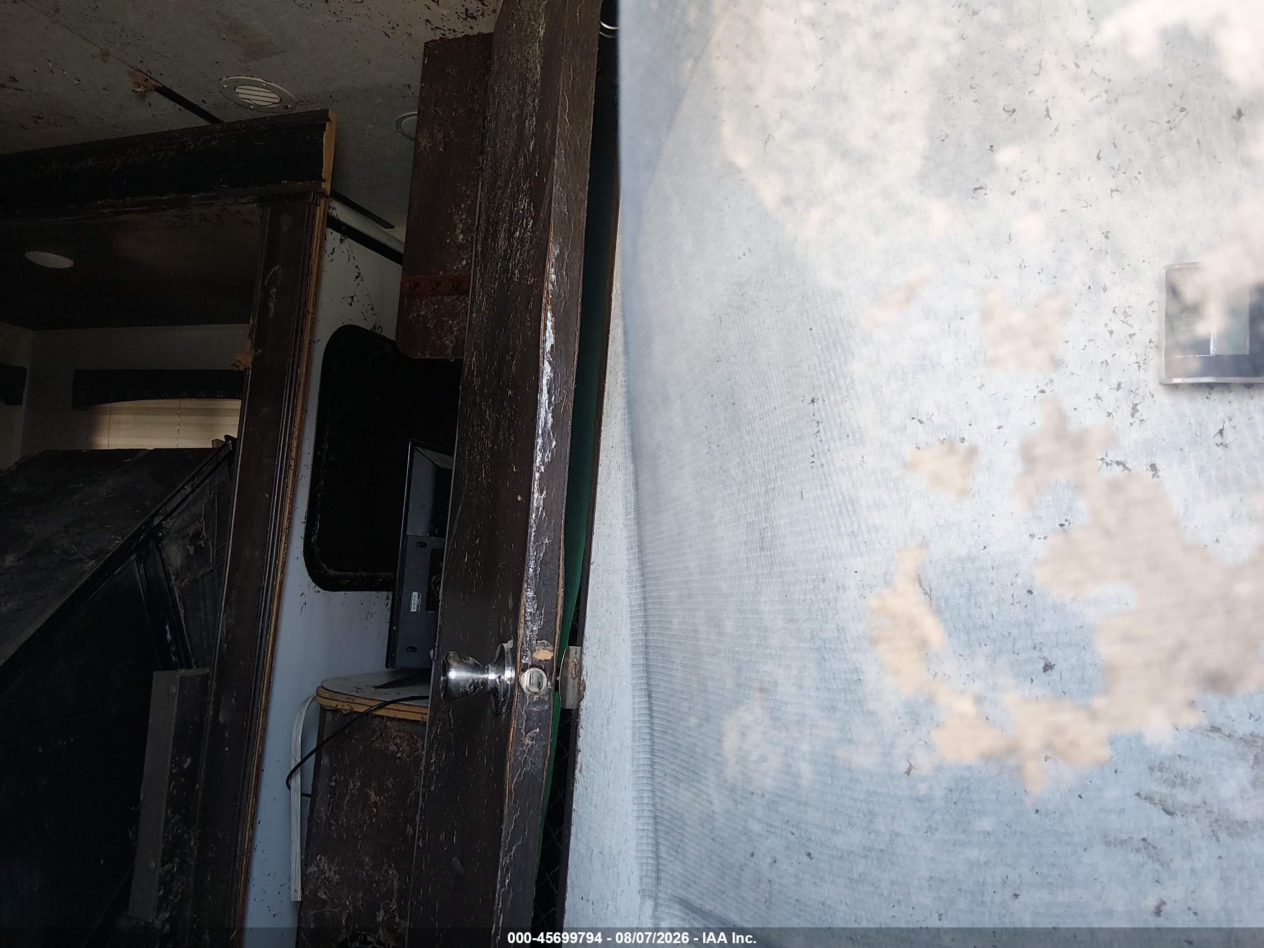 2018 Starcraft Autumn Ridge VIN 1SABS0BN1J2ZT5121 IAAI salvage auction — Water/Flood, Junk (Missouri), sold $50 on 2026-09-22 (photo 5)