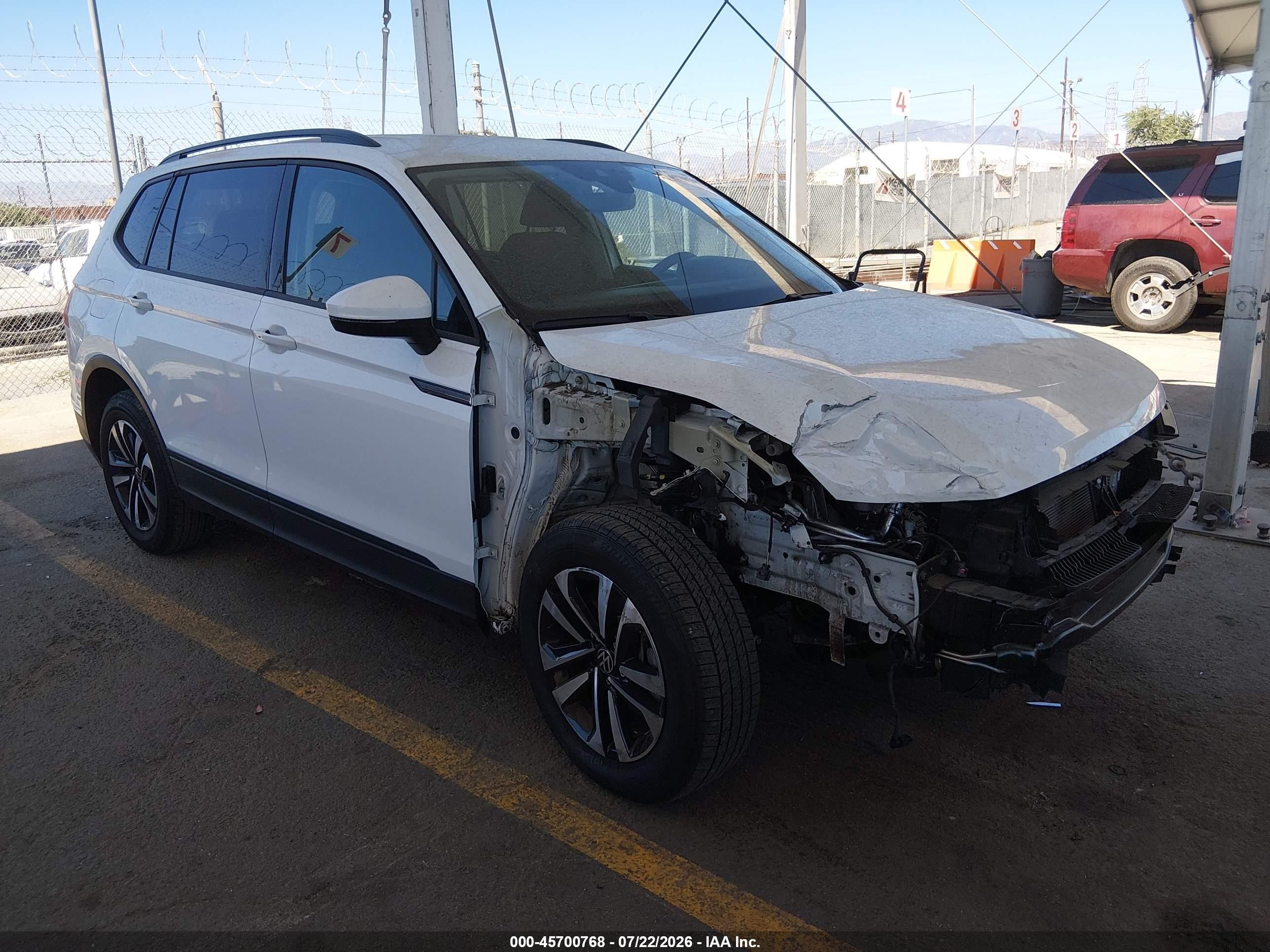 2024 Volkswagen Tiguan VIN 3VVRB7AX9RM079833 — IAAI salvage auction photo