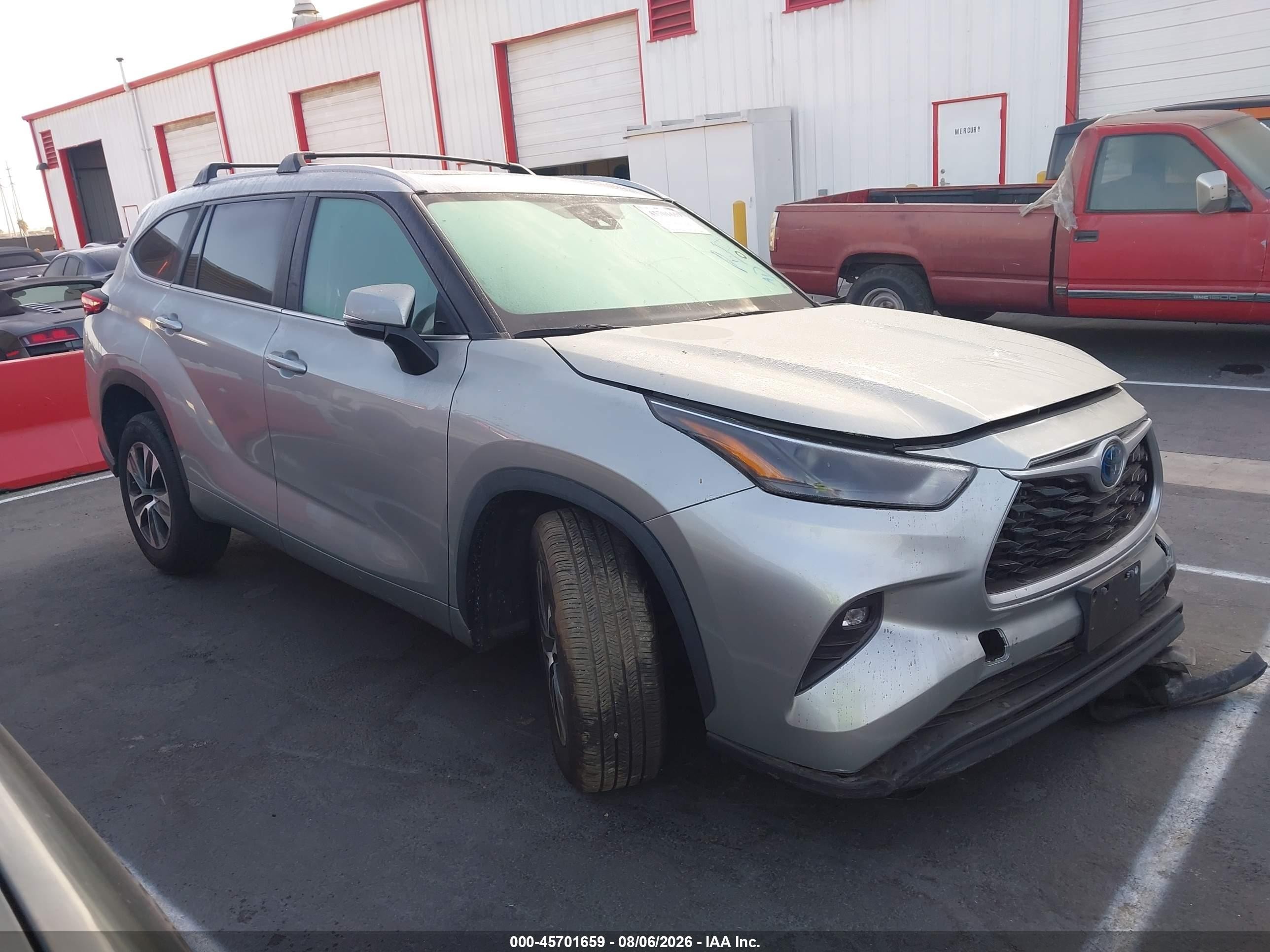 2023 Toyota Highlander Hybrid VIN 5TDKARAH8PS523594 — IAAI salvage auction photo