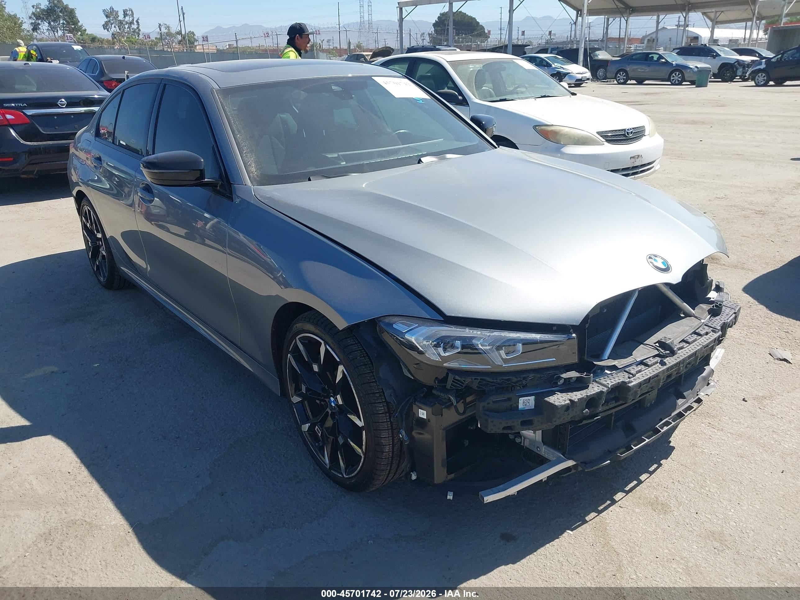 2025 BMW 3 Series VIN 3MW69CW02S8F14740 — IAAI salvage auction photo