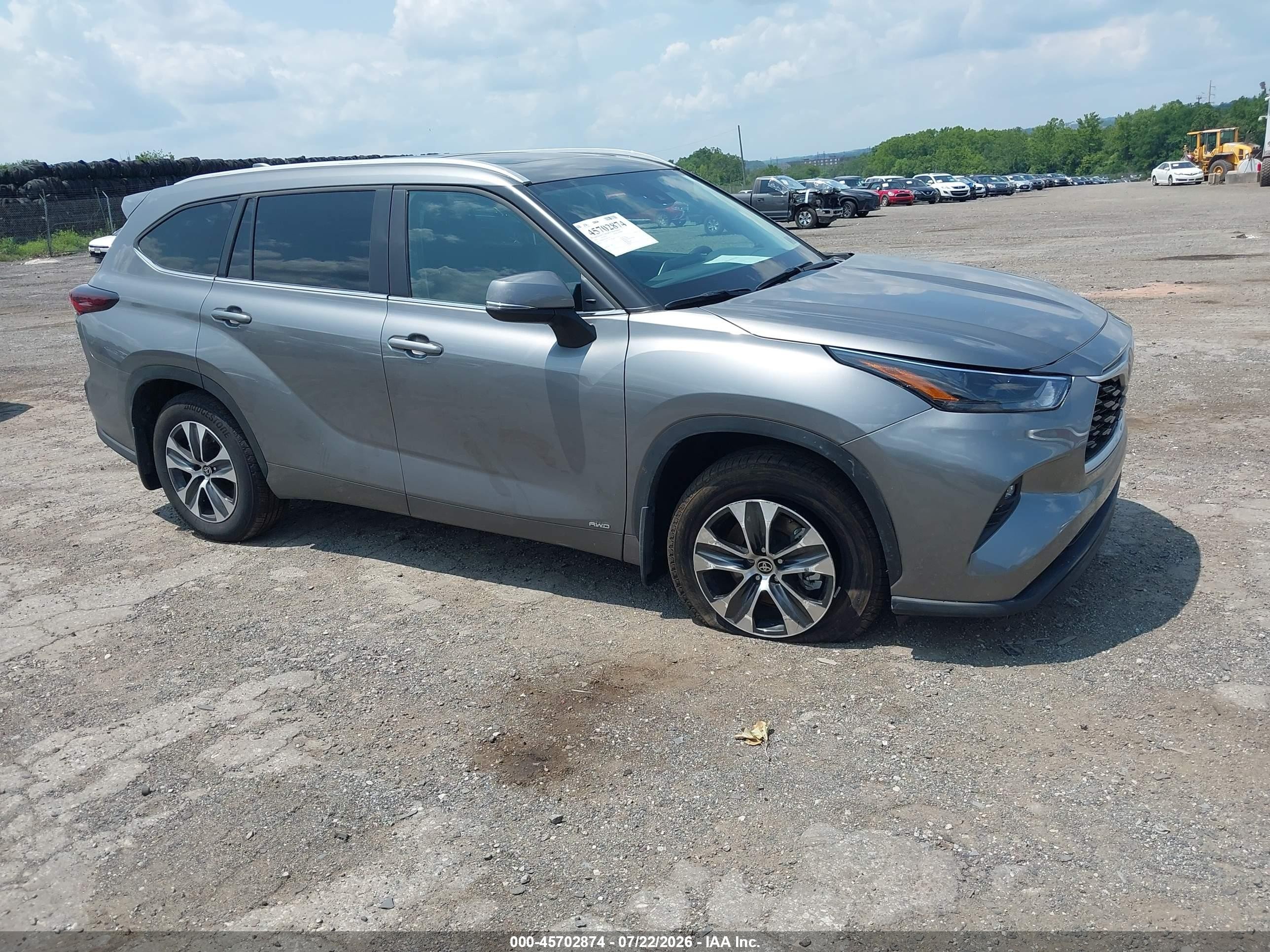 2026 Toyota Highlander Hybrid VIN 5TDKBRCH1TS703178 IAAI salvage auction — Side, Salvage (Pennsylvania), sold $22,800 on 2026-08-22 (photo 1)