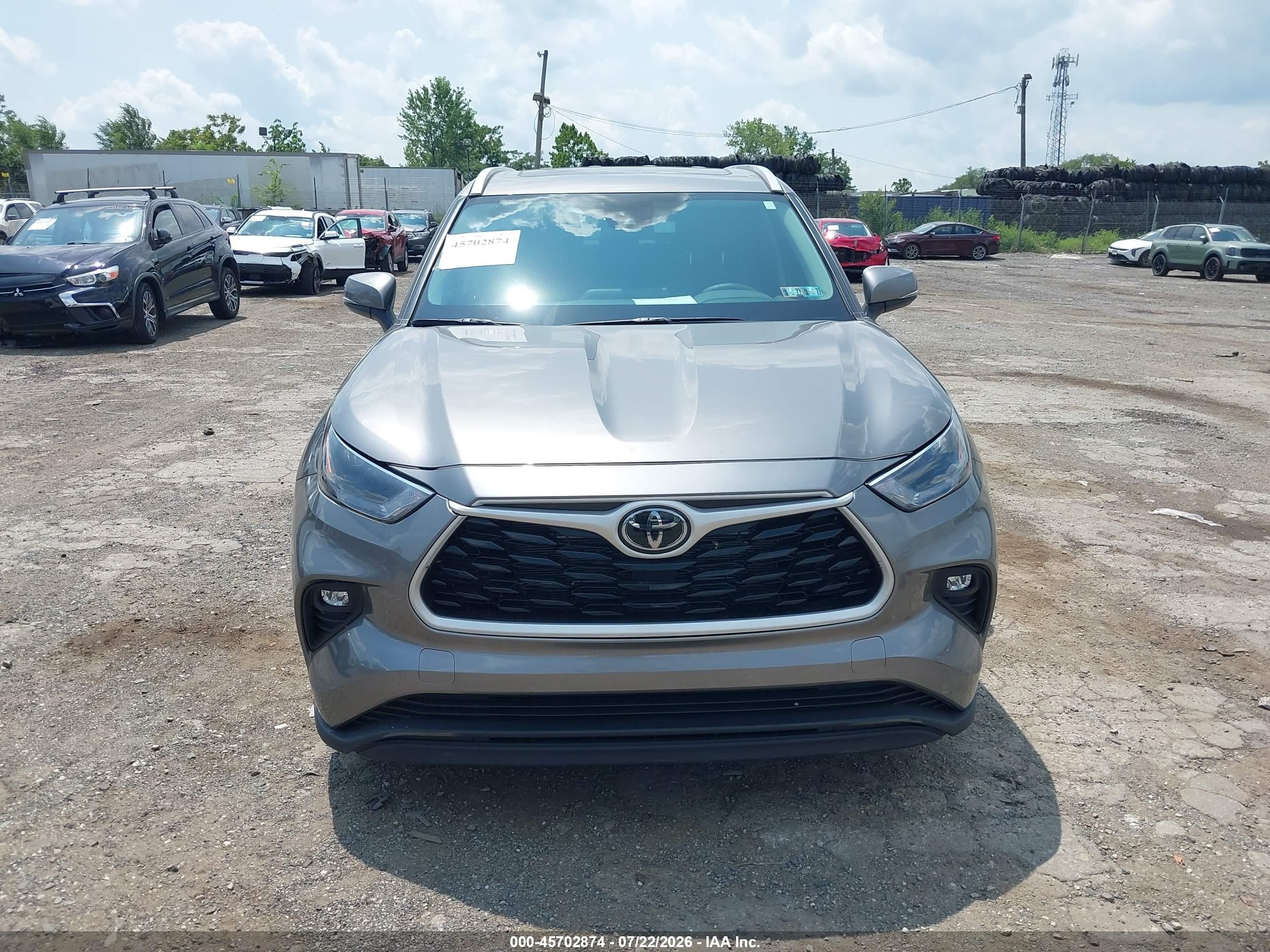 2026 Toyota Highlander Hybrid VIN 5TDKBRCH1TS703178 IAAI salvage auction — Side, Salvage (Pennsylvania), sold $22,800 on 2026-08-22 (photo 6)
