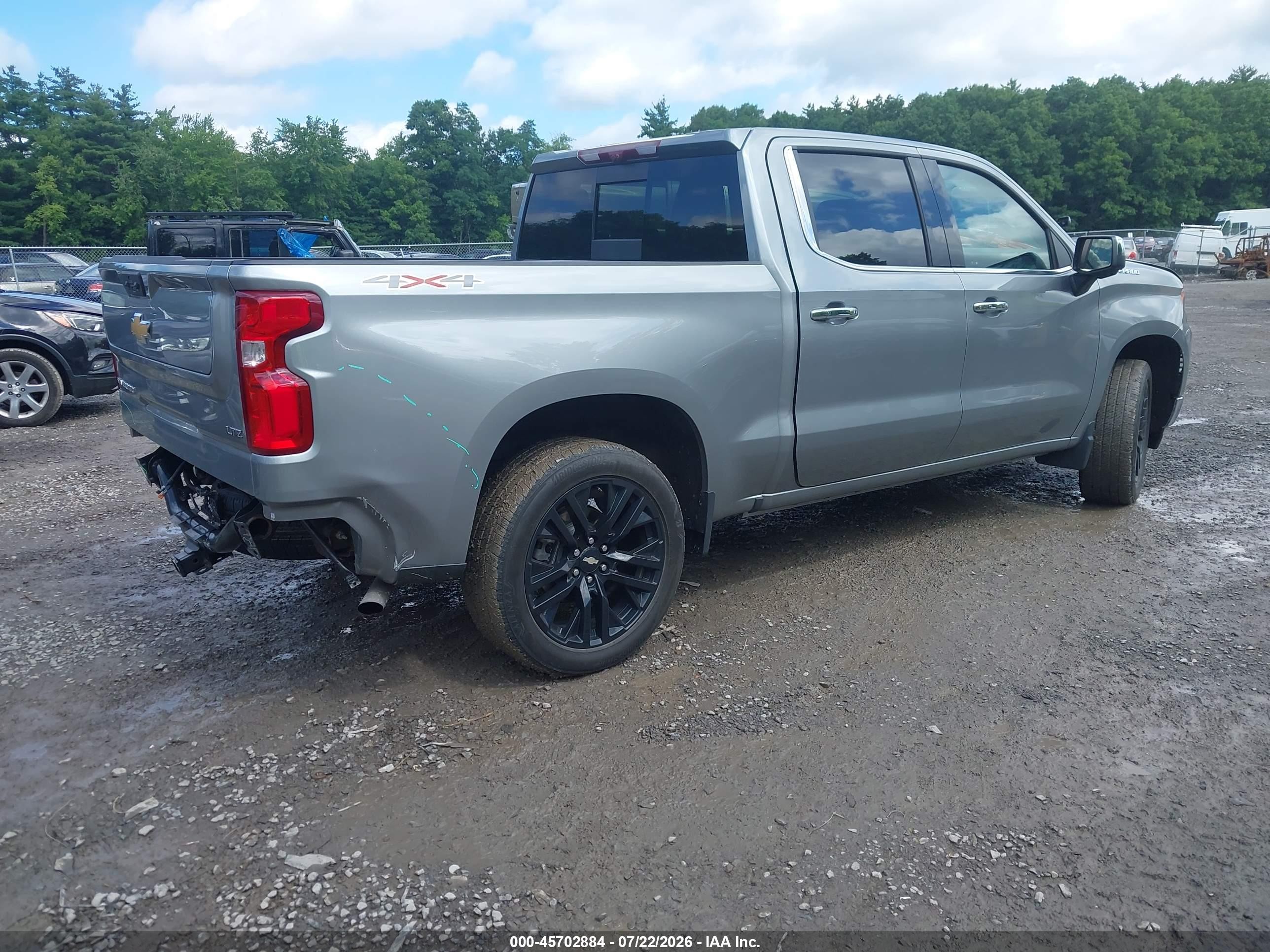 2024 Chevrolet Silverado VIN 2GCUDGED4R1271767 IAAI salvage auction — Rear End, Mv-907A (New York), sold $24,000 on 2026-08-26 (photo 4)