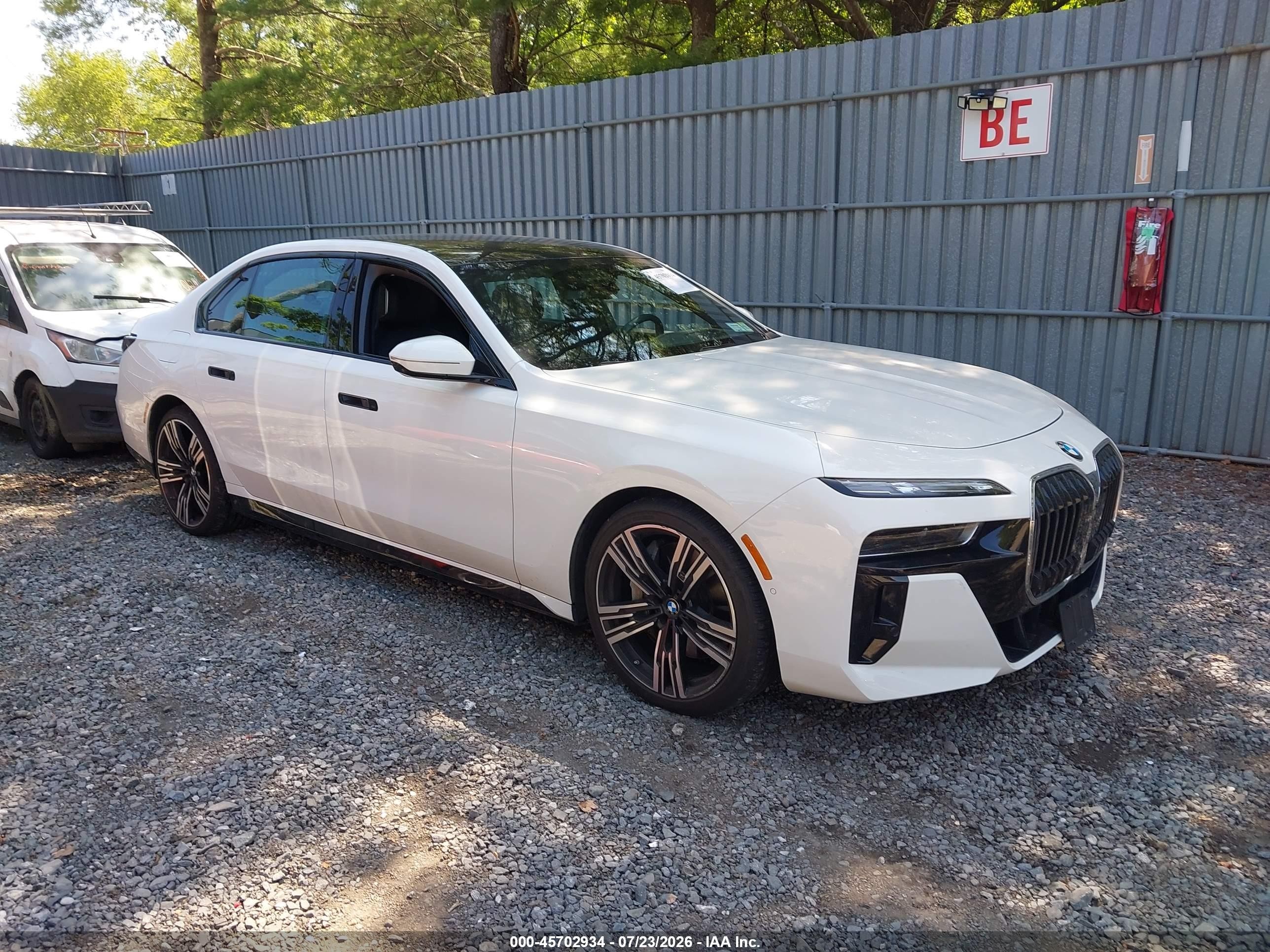 2024 BMW 7 Series VIN WBA33EJ04RCR19217 — IAAI salvage auction photo