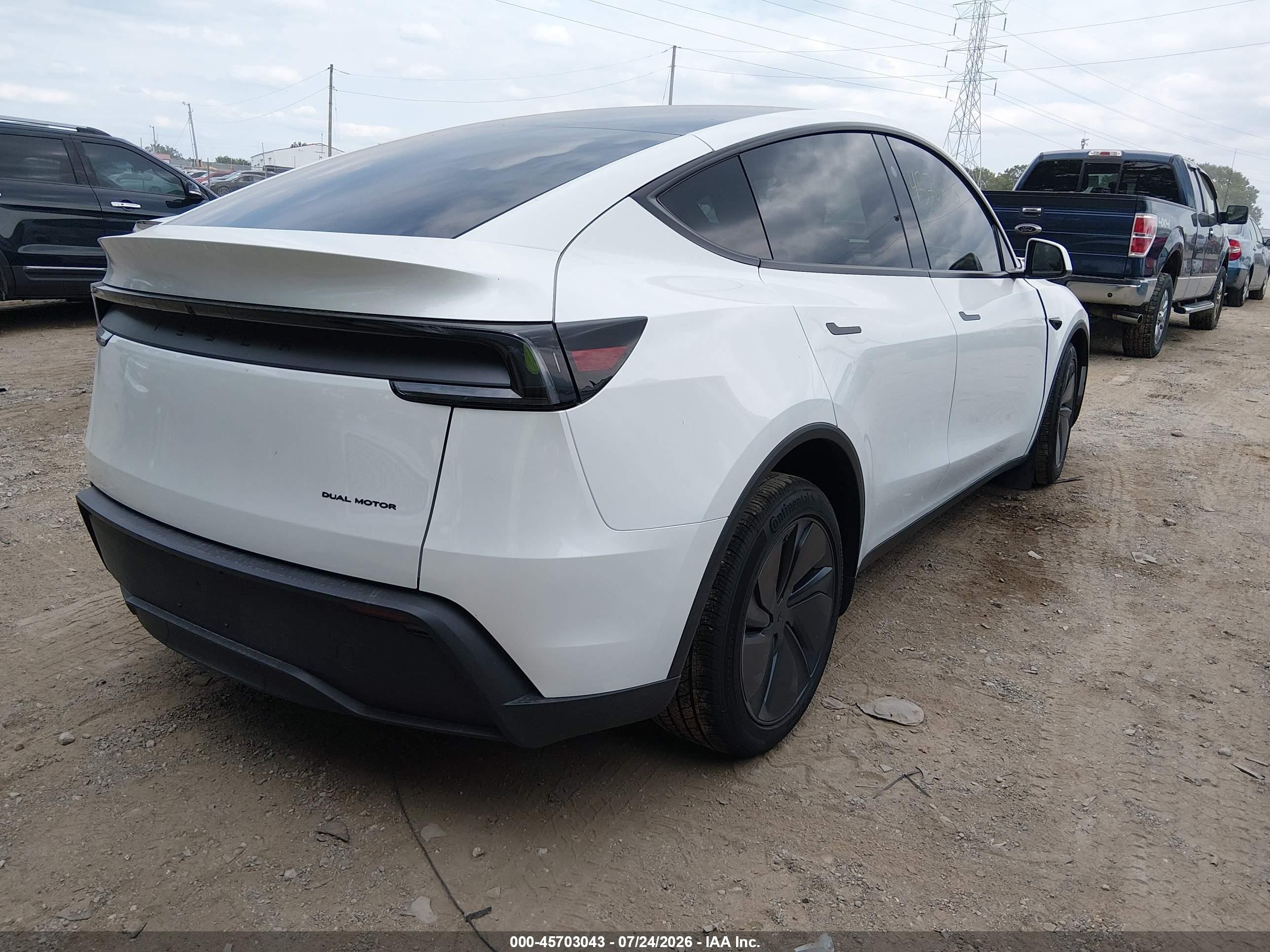 2026 Tesla Model y VIN 7SAYGDEE6TF637610 IAAI salvage auction — Unknown, Salvage (Indiana), sold $22,600 on 2026-09-05 (photo 4)