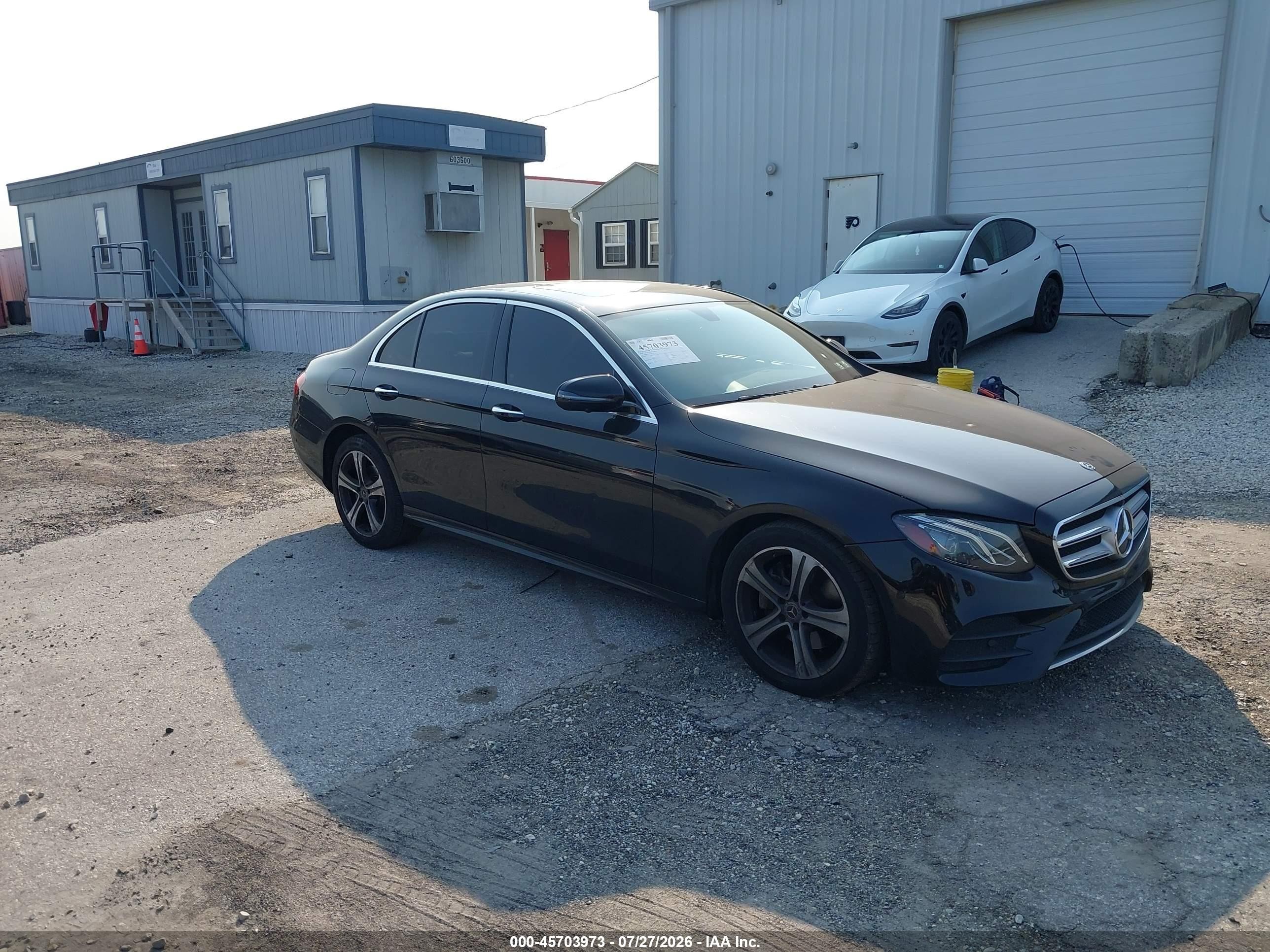 2019 Mercedes-Benz E-Class VIN WDDZF4KB8KA507775 — IAAI salvage auction photo