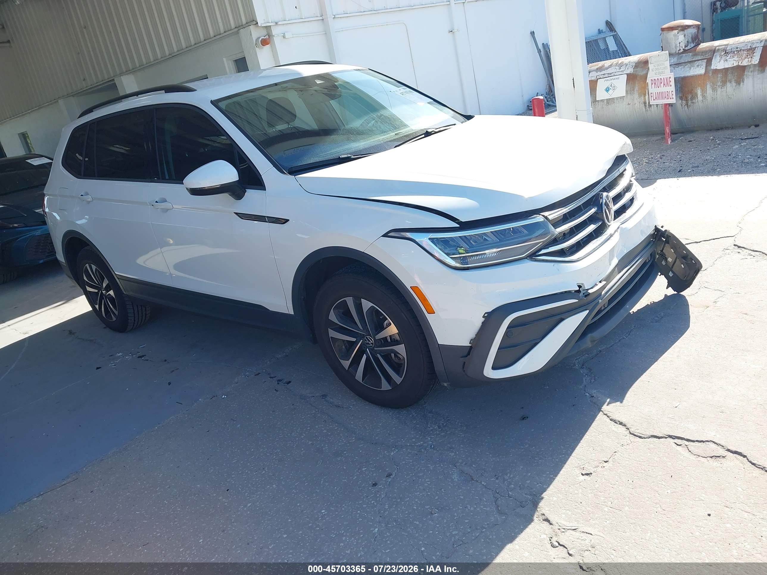 2023 Volkswagen Tiguan VIN 3VVRB7AX1PM055944 — IAAI salvage auction photo