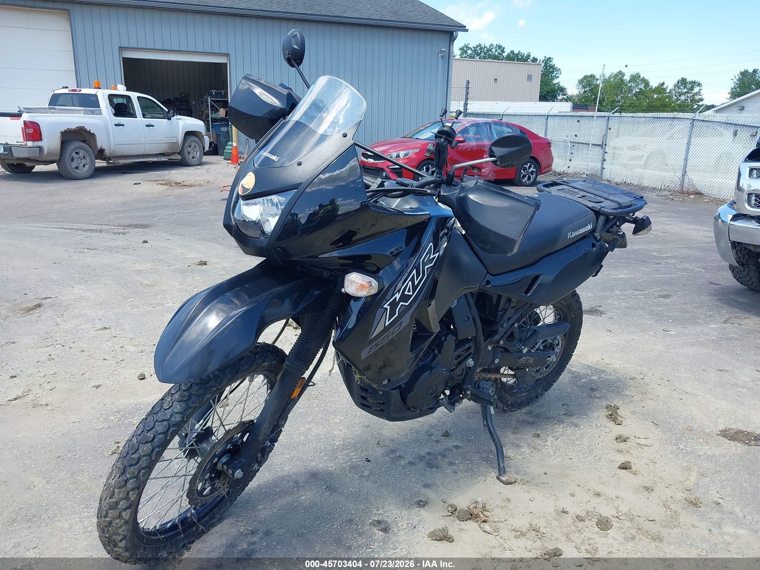 2018 Kawasaki Klr 650 VIN JKAKLEE1XJDA94085 IAAI salvage auction — Side, Salvage (Virginia), sold $1,500 on 2026-09-09 (photo 2)