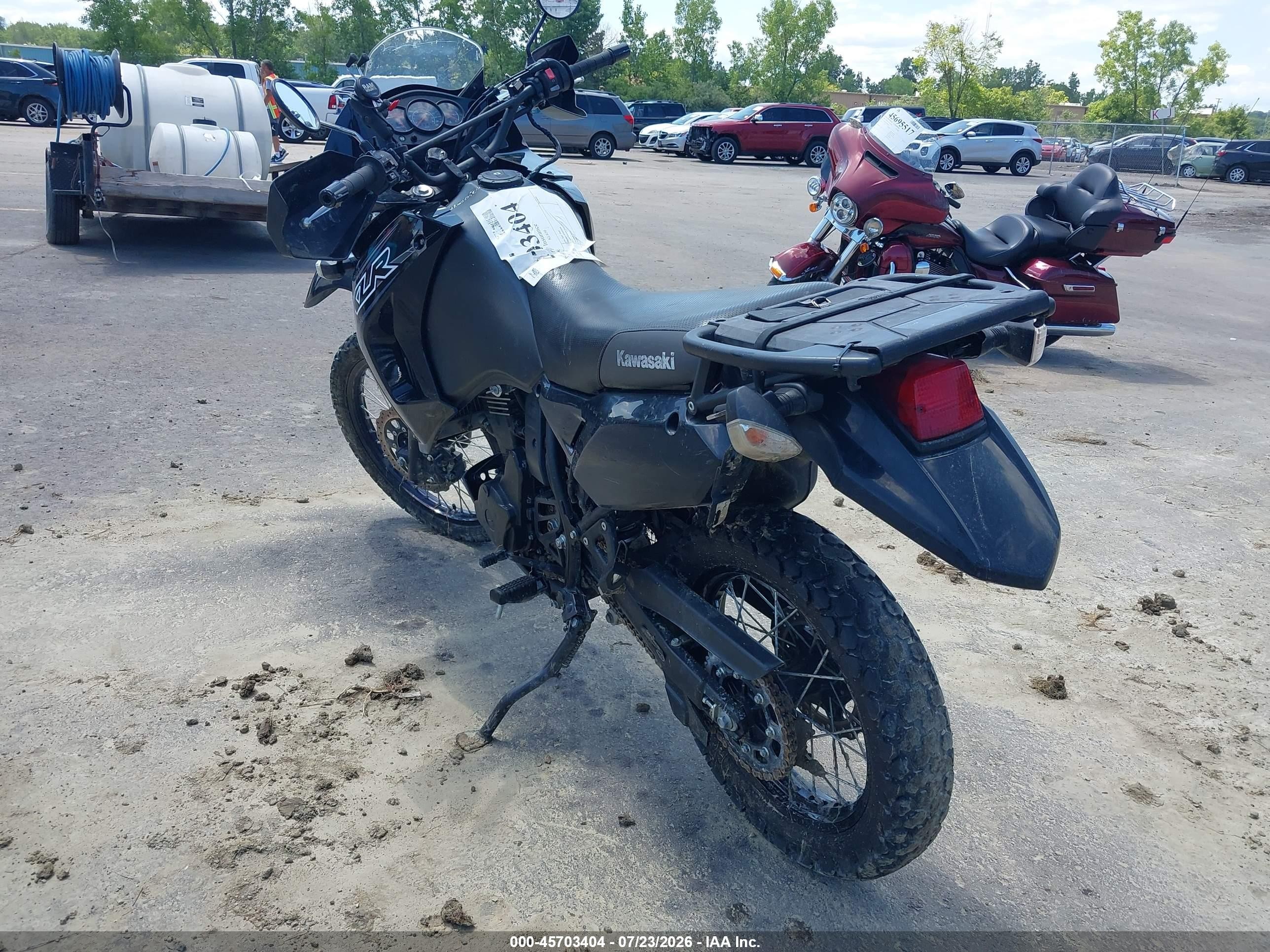 2018 Kawasaki Klr 650 VIN JKAKLEE1XJDA94085 IAAI salvage auction — Side, Salvage (Virginia), sold $1,500 on 2026-09-09 (photo 3)