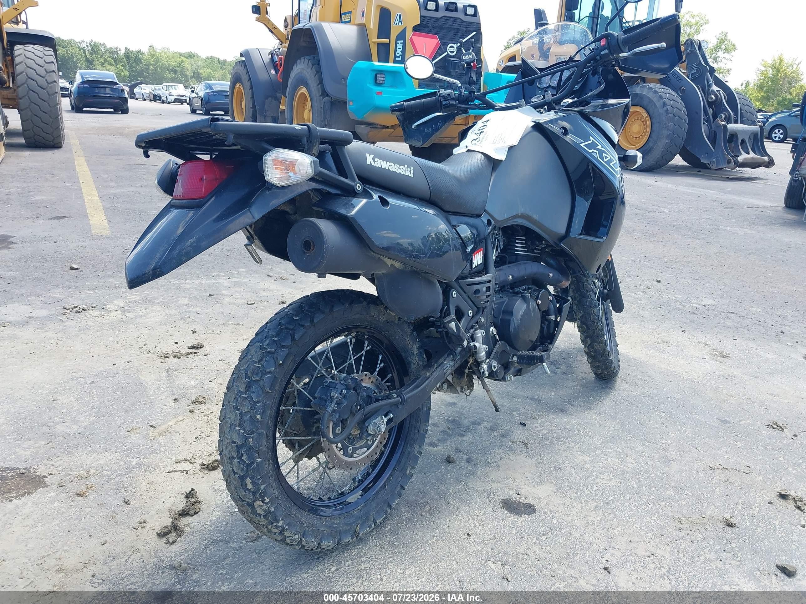 2018 Kawasaki Klr 650 VIN JKAKLEE1XJDA94085 IAAI salvage auction — Side, Salvage (Virginia), sold $1,500 on 2026-09-09 (photo 4)