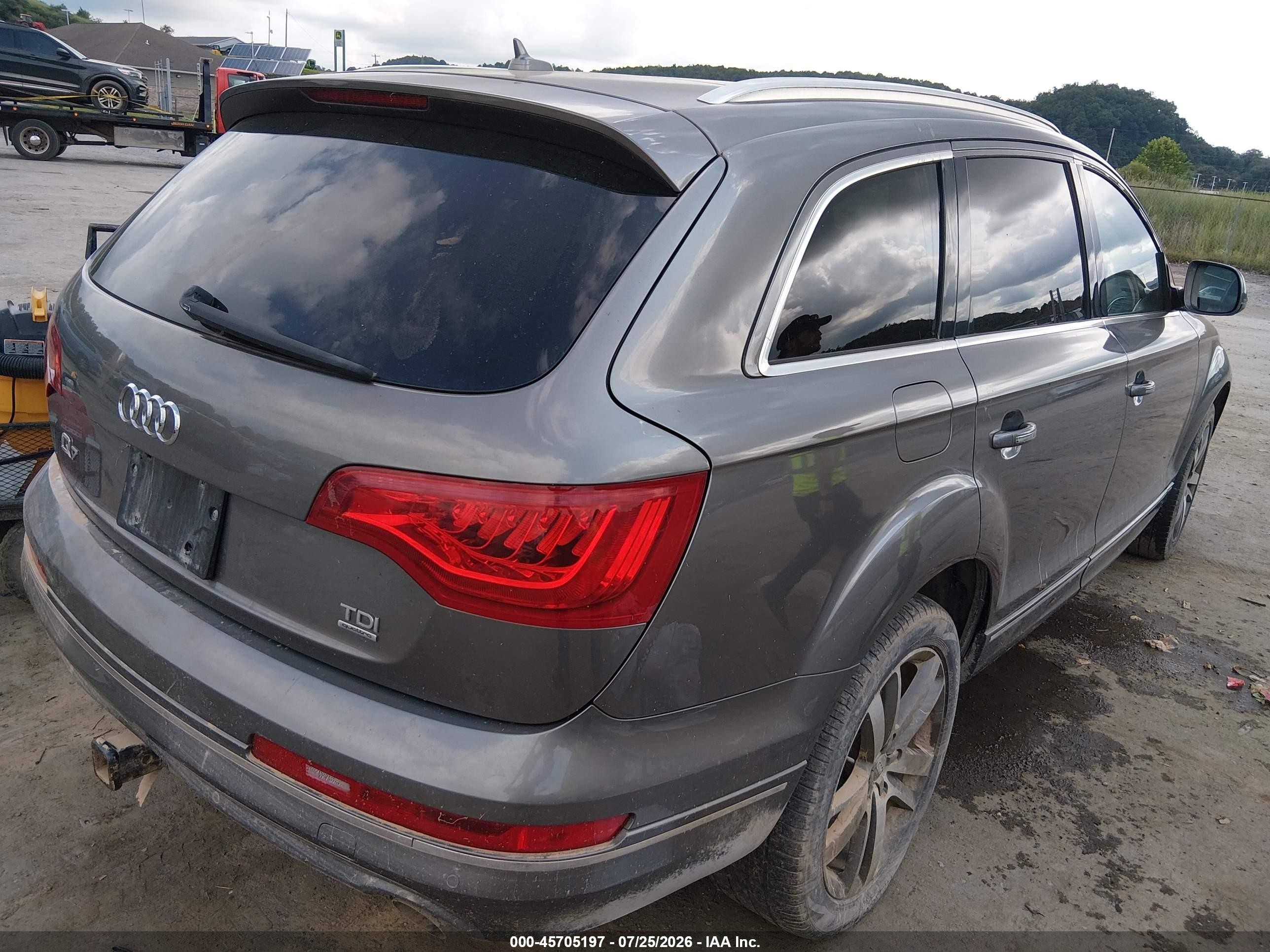 2012 Audi Q7 VIN WA1LMAFE9CD001732 IAAI salvage auction — Water/Flood, Non-Repairable Certificate (West Virginia), sold $500 on 2026-10-12 (photo 4)