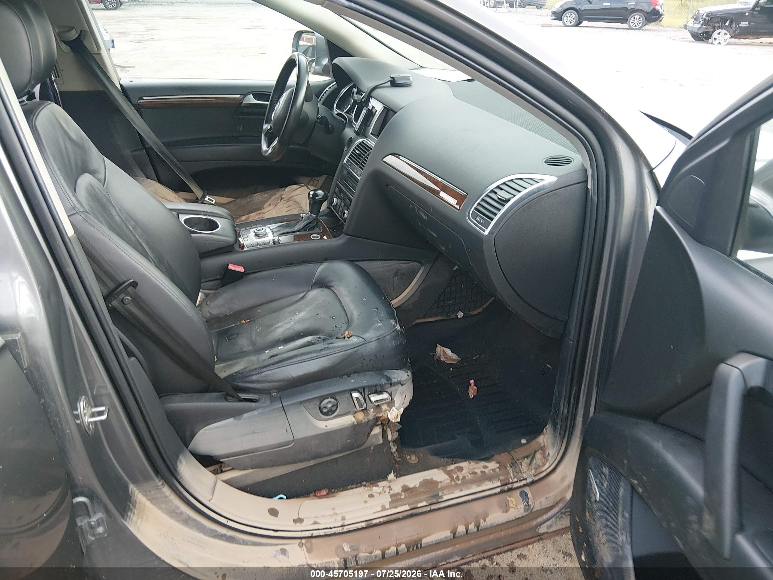 2012 Audi Q7 VIN WA1LMAFE9CD001732 IAAI salvage auction — Water/Flood, Non-Repairable Certificate (West Virginia), sold $500 on 2026-10-12 (photo 5)