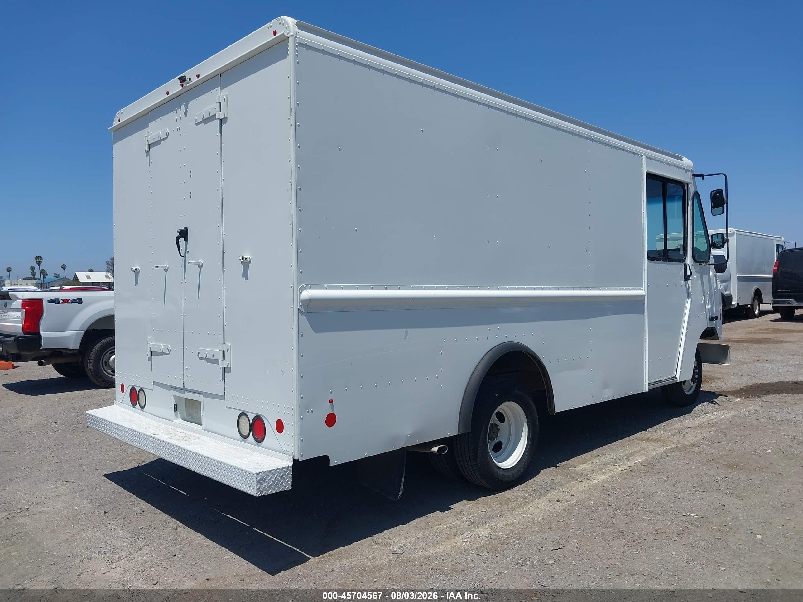 2018 Ford E-350 VIN 1FC3E3K69JDC36755 IAAI salvage auction — Normal Wear, SF97 (California), sold $9,600 on 2026-09-10 (photo 4)