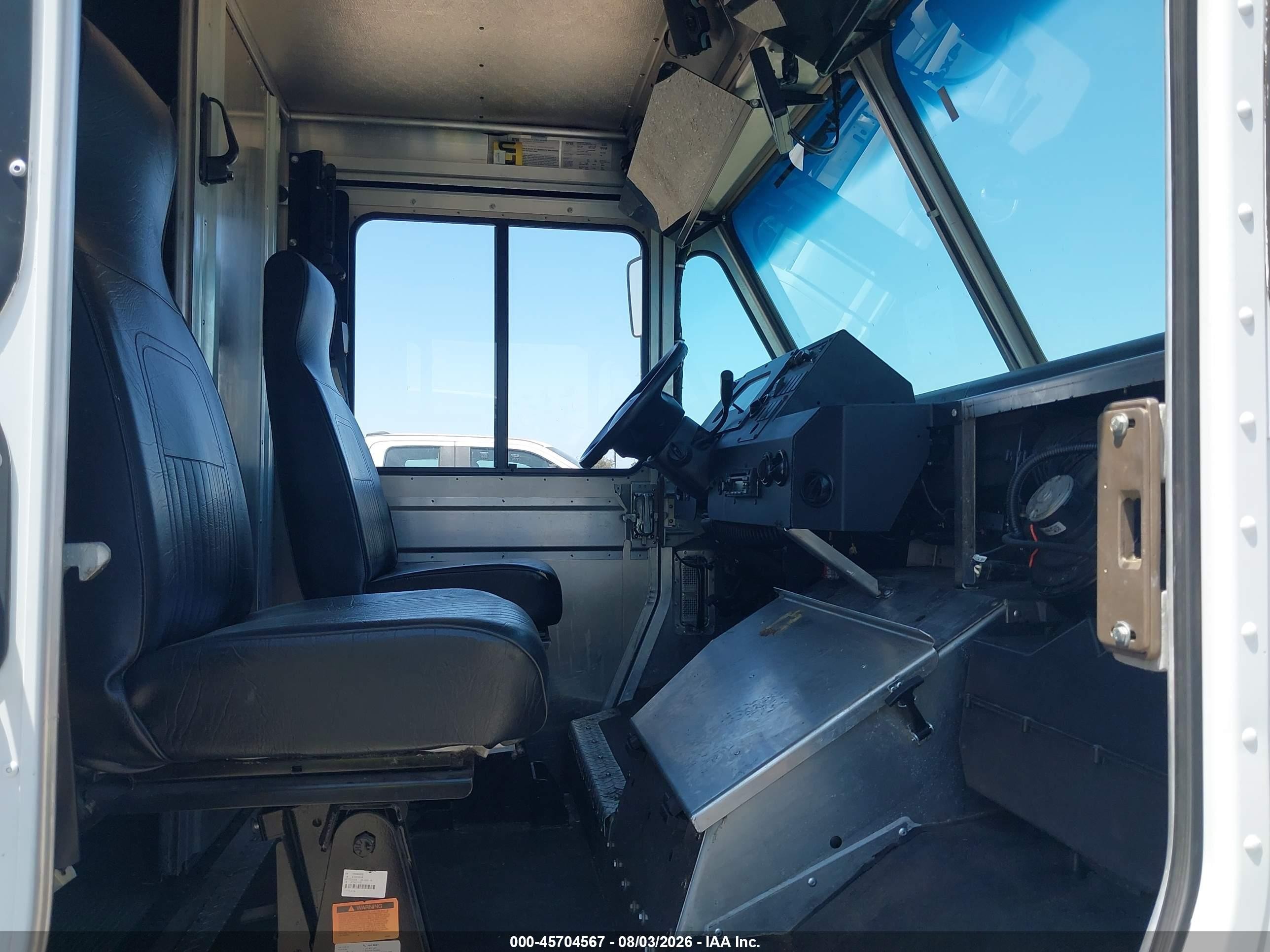 2018 Ford E-350 VIN 1FC3E3K69JDC36755 IAAI salvage auction — Normal Wear, SF97 (California), sold $9,600 on 2026-09-10 (photo 5)