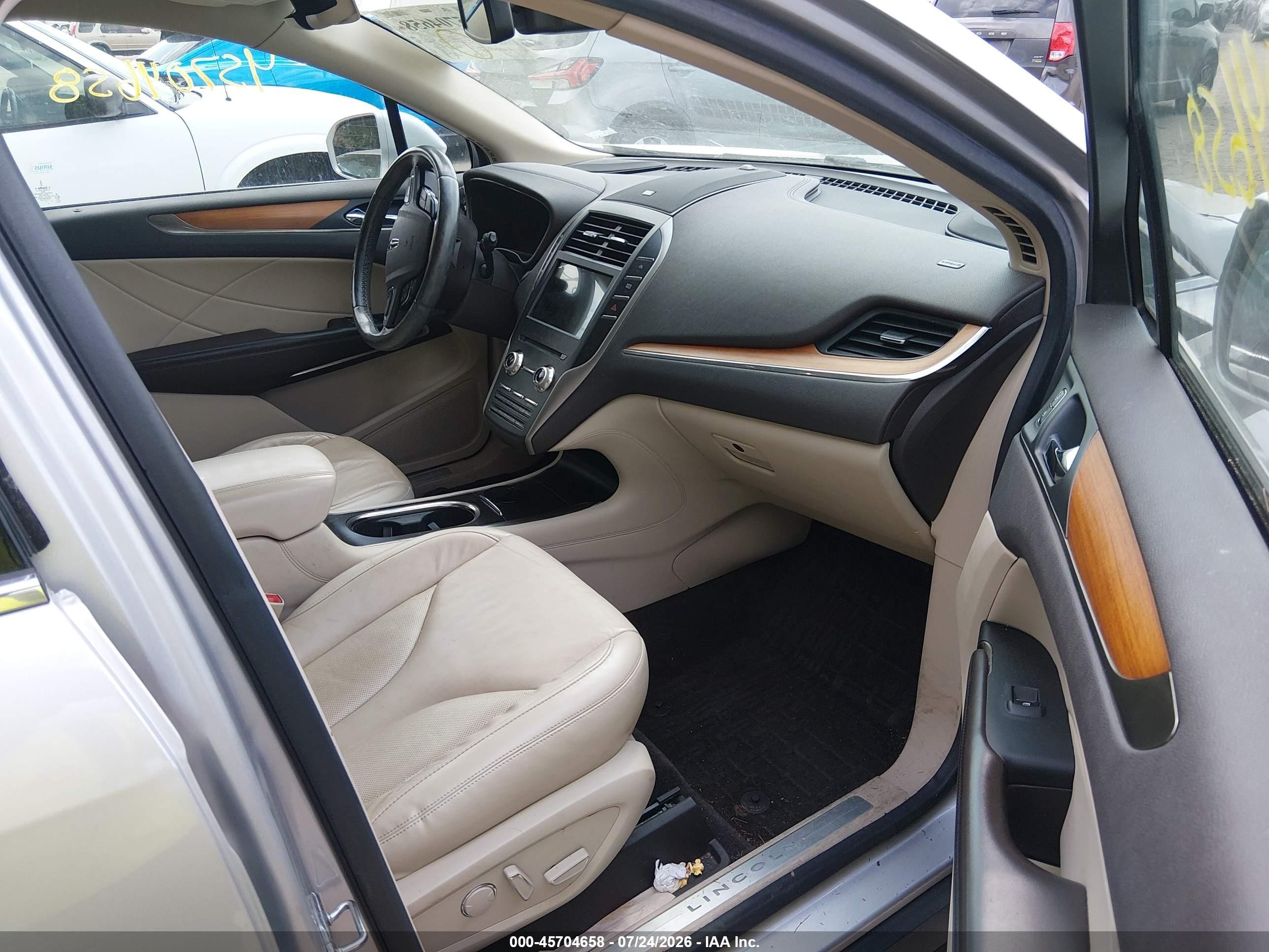 2017 Lincoln Mkc VIN 5LMCJ2C94HUL00587 IAAI salvage auction — Unknown, Salvage (Indiana), sold $875 on 2026-09-09 (photo 5)