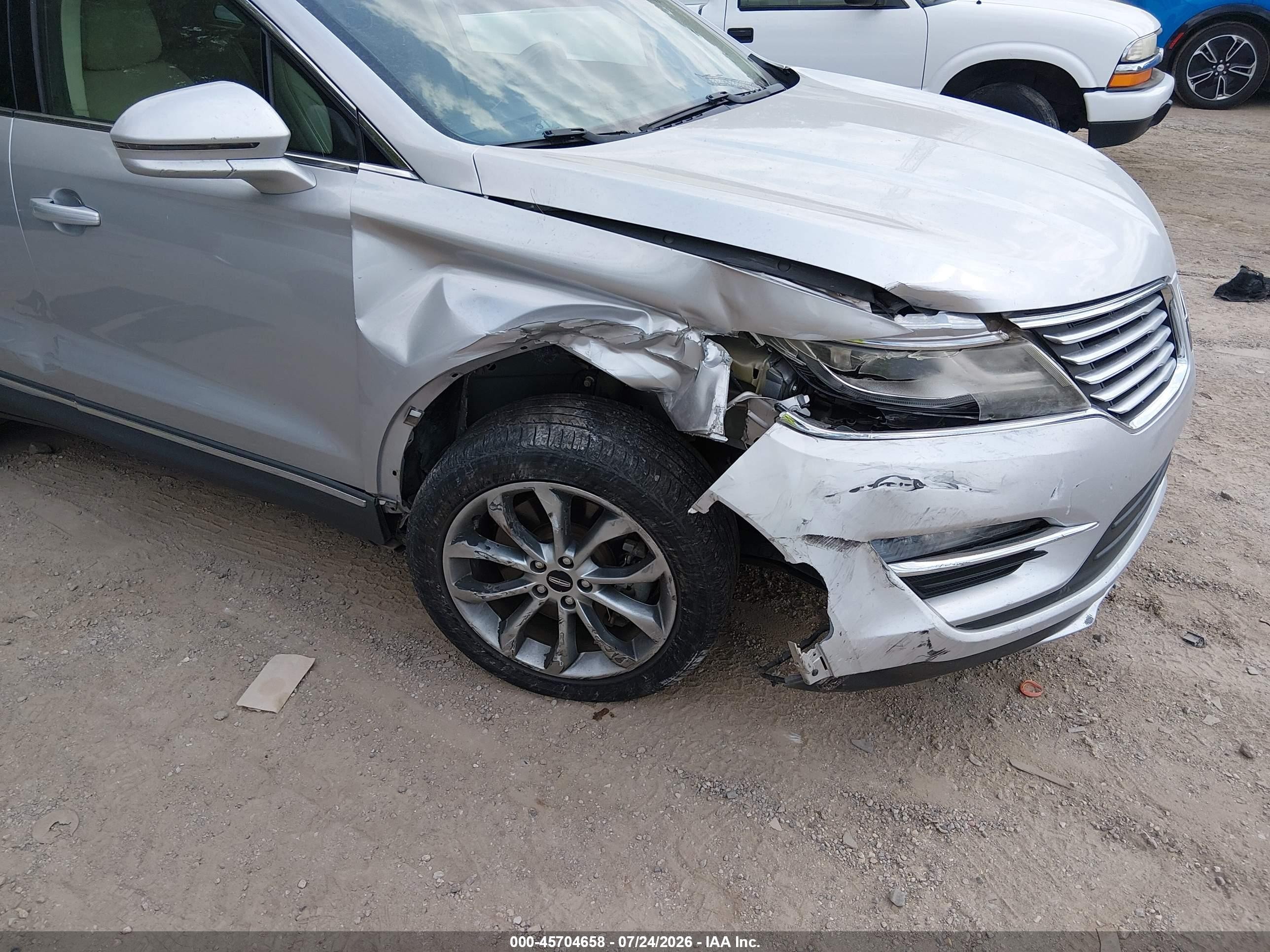 2017 Lincoln Mkc VIN 5LMCJ2C94HUL00587 IAAI salvage auction — Unknown, Salvage (Indiana), sold $875 on 2026-09-09 (photo 6)