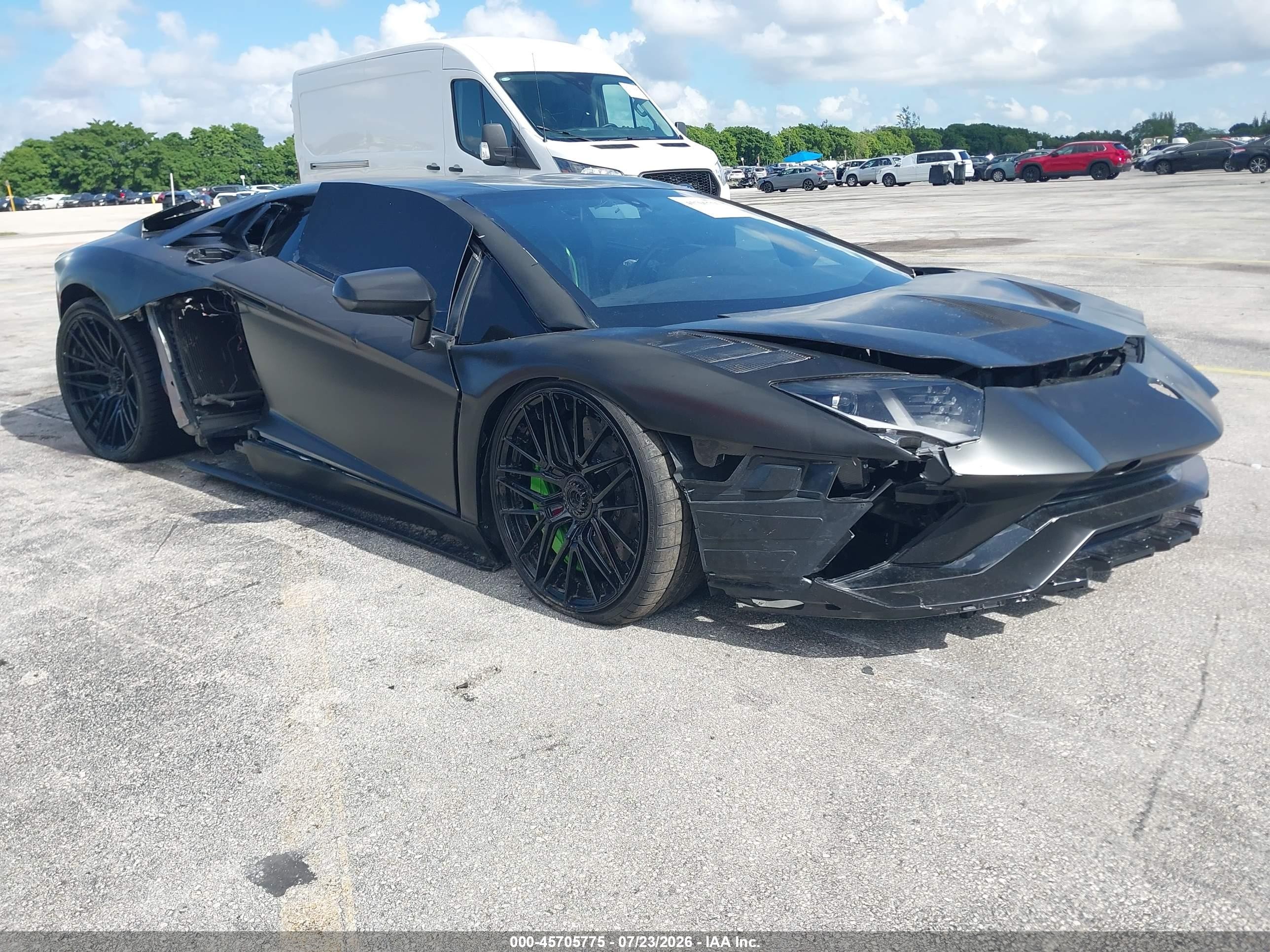 2018 Lamborghini Aventador VIN ZHWUG4ZD5JLA06879 — IAAI salvage auction photo
