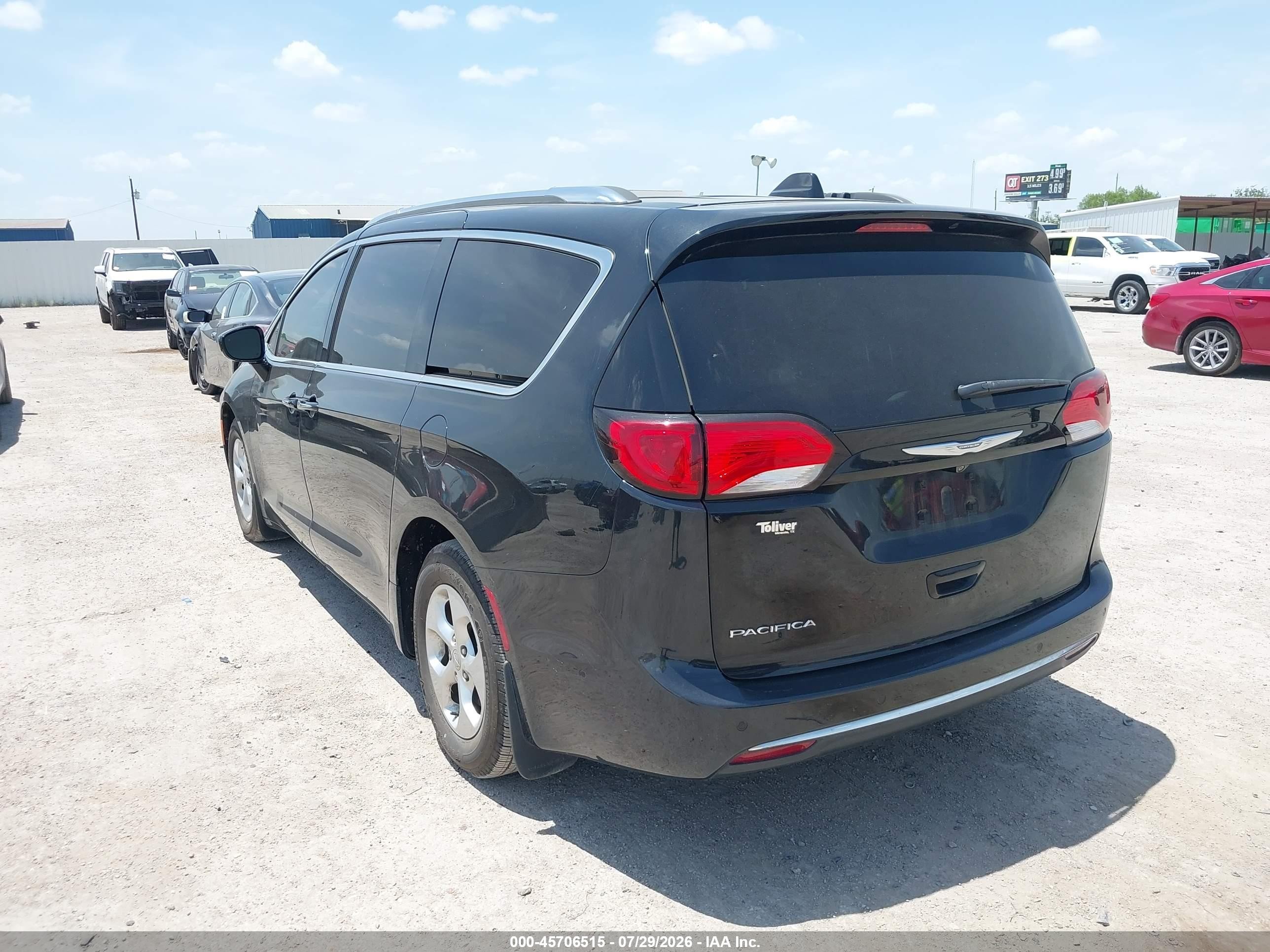 2017 Chrysler Pacifica VIN 2C4RC1EG9HR683988 IAAI salvage auction — Unknown, Salvage (Texas), sold $3,950 on 2026-09-11 (photo 3)