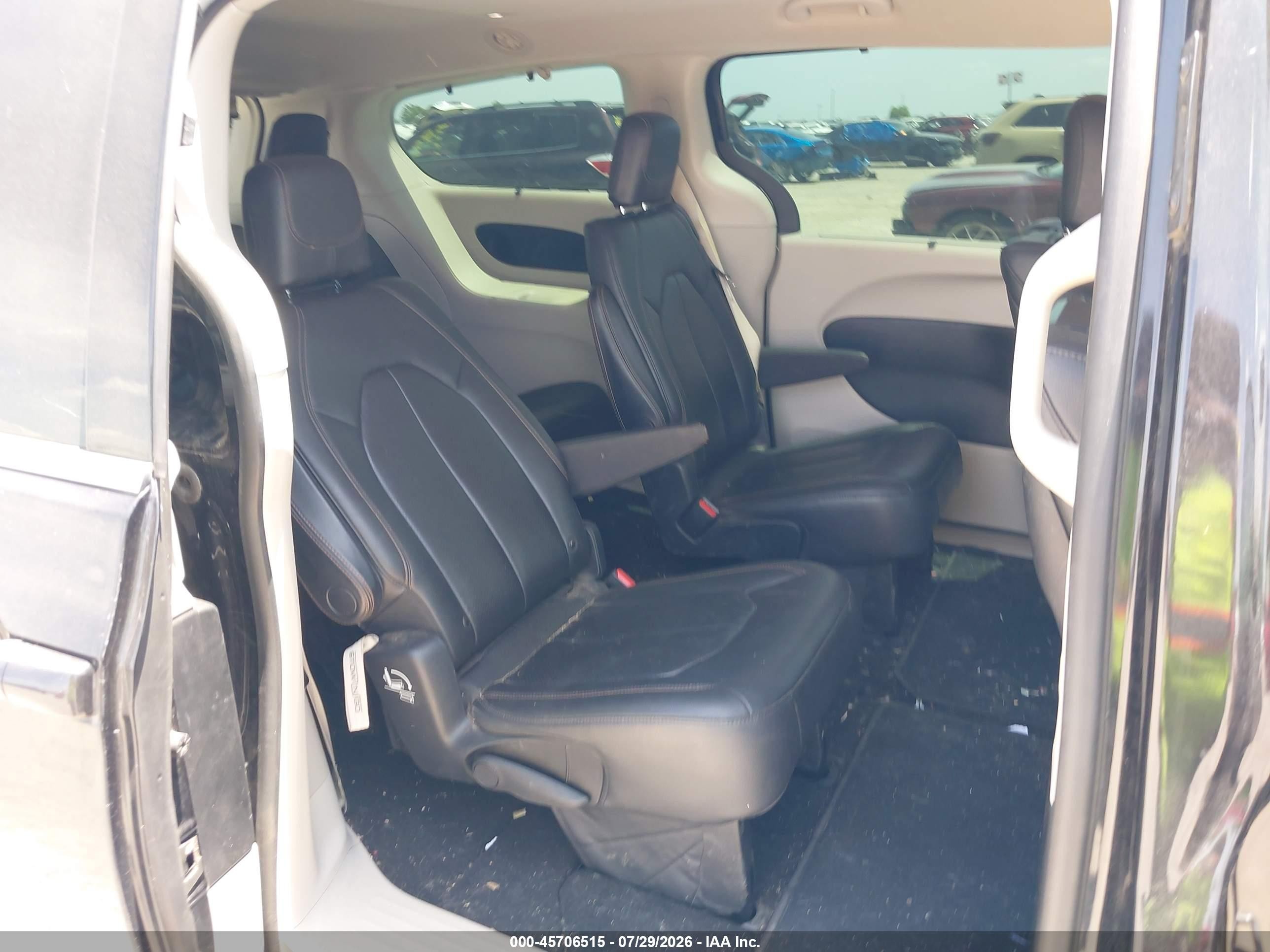 2017 Chrysler Pacifica VIN 2C4RC1EG9HR683988 IAAI salvage auction — Unknown, Salvage (Texas), sold $3,950 on 2026-09-11 (photo 8)