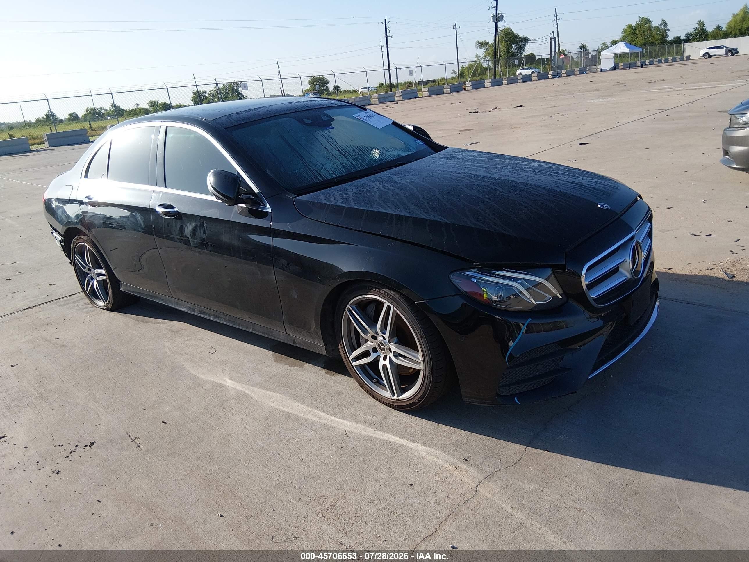 2019 Mercedes-Benz E-Class VIN WDDZF4JB0KA608245 — IAAI salvage auction photo