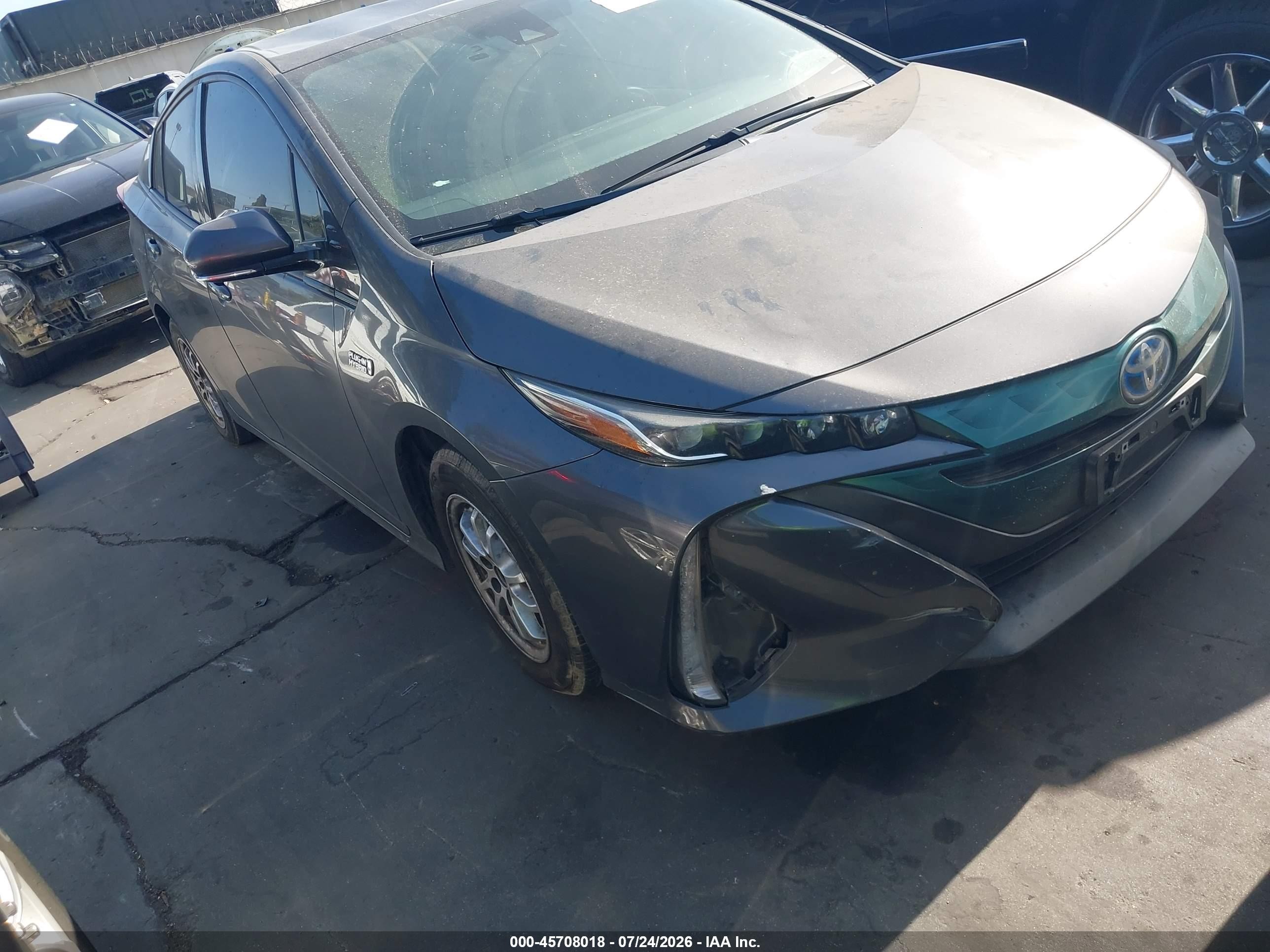 2018 Toyota Prius Prime VIN JTDKARFP0J3104647 — IAAI salvage auction photo
