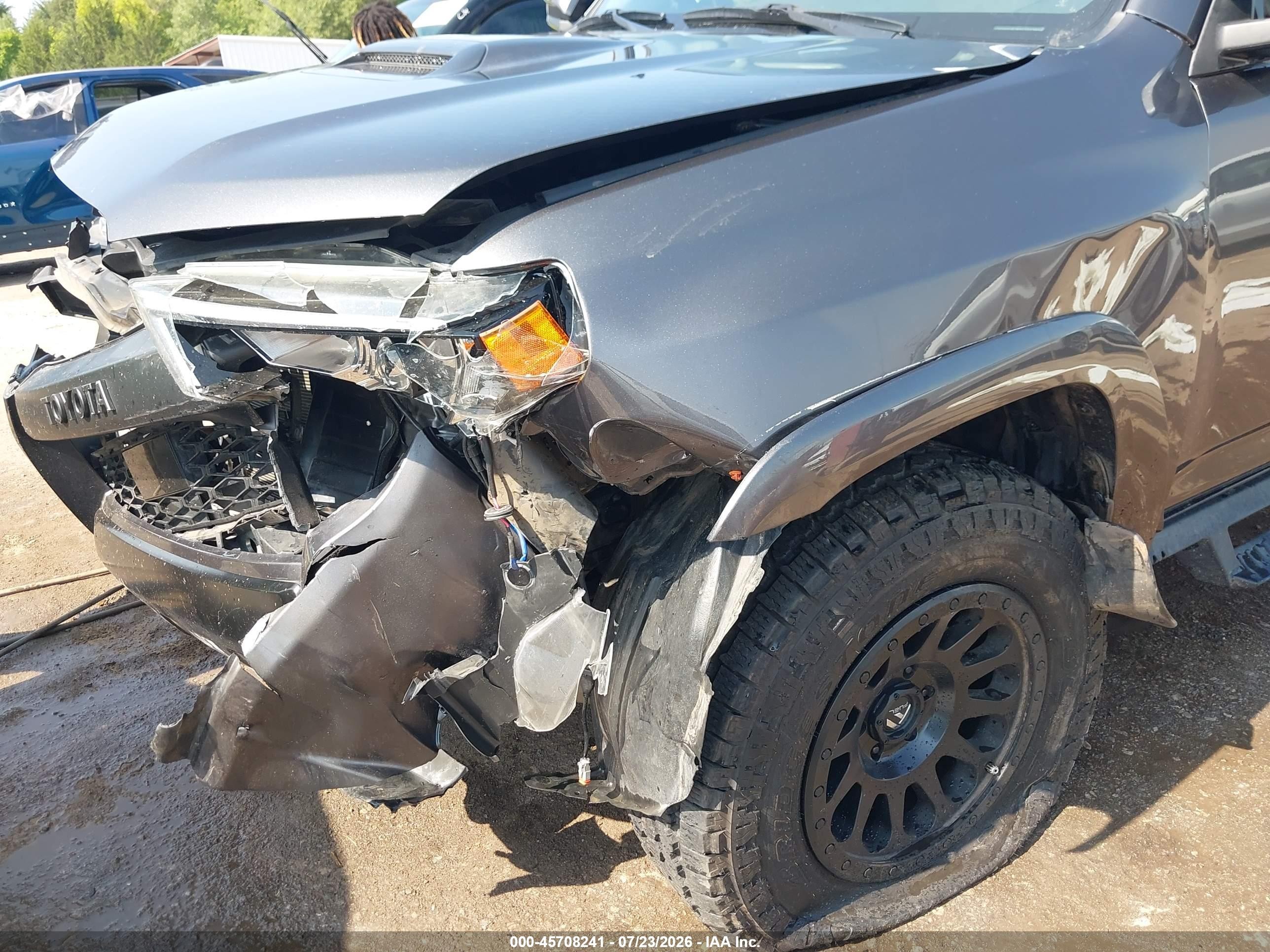 2020 Toyota 4runner VIN JTEBU5JR5L5773654 IAAI salvage auction — Front End, Clear (Oklahoma), sold $11,300 on 2026-10-08 (photo 6)