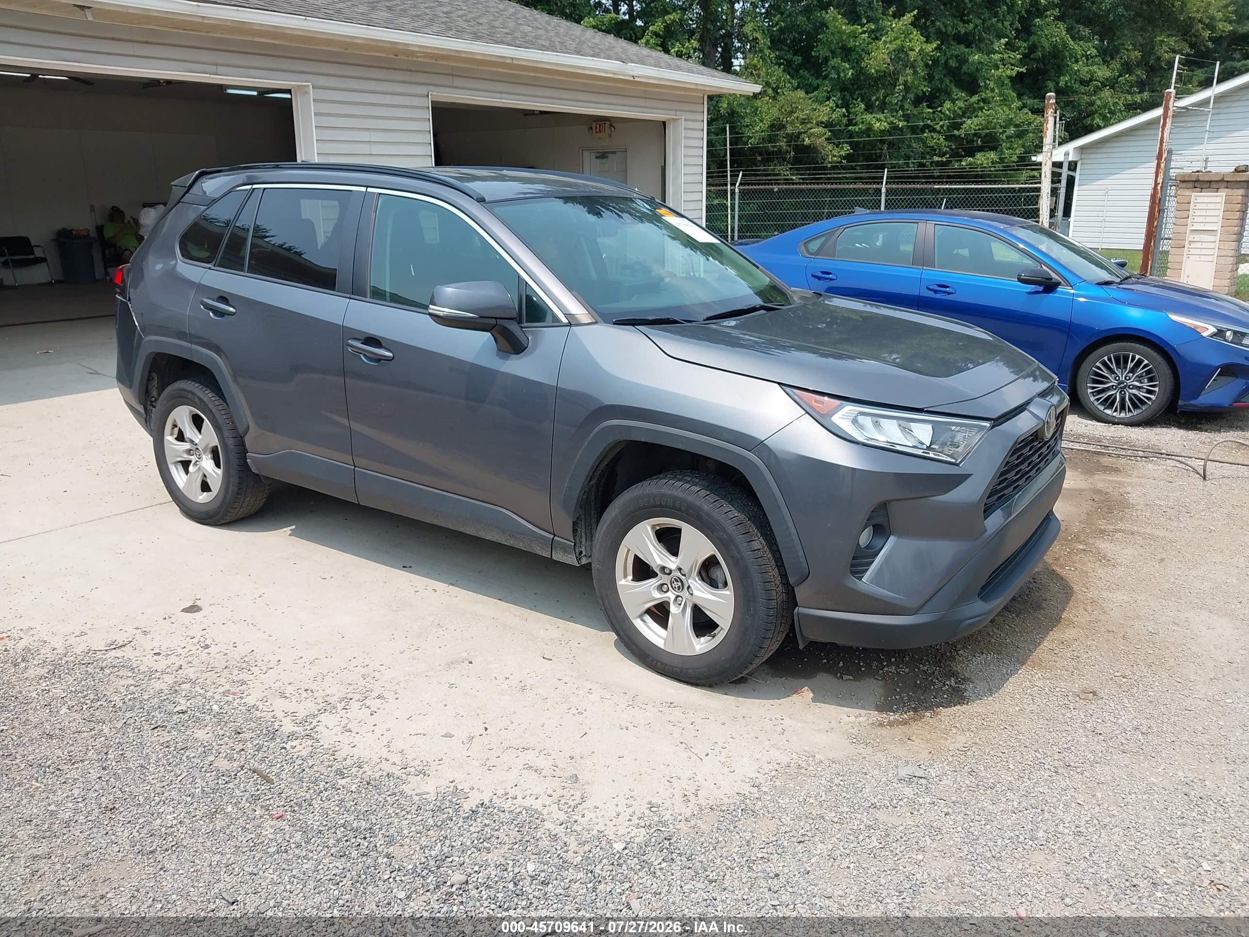 2021 Toyota RAV4 VIN 2T3P1RFVXMW240970 — IAAI salvage auction photo