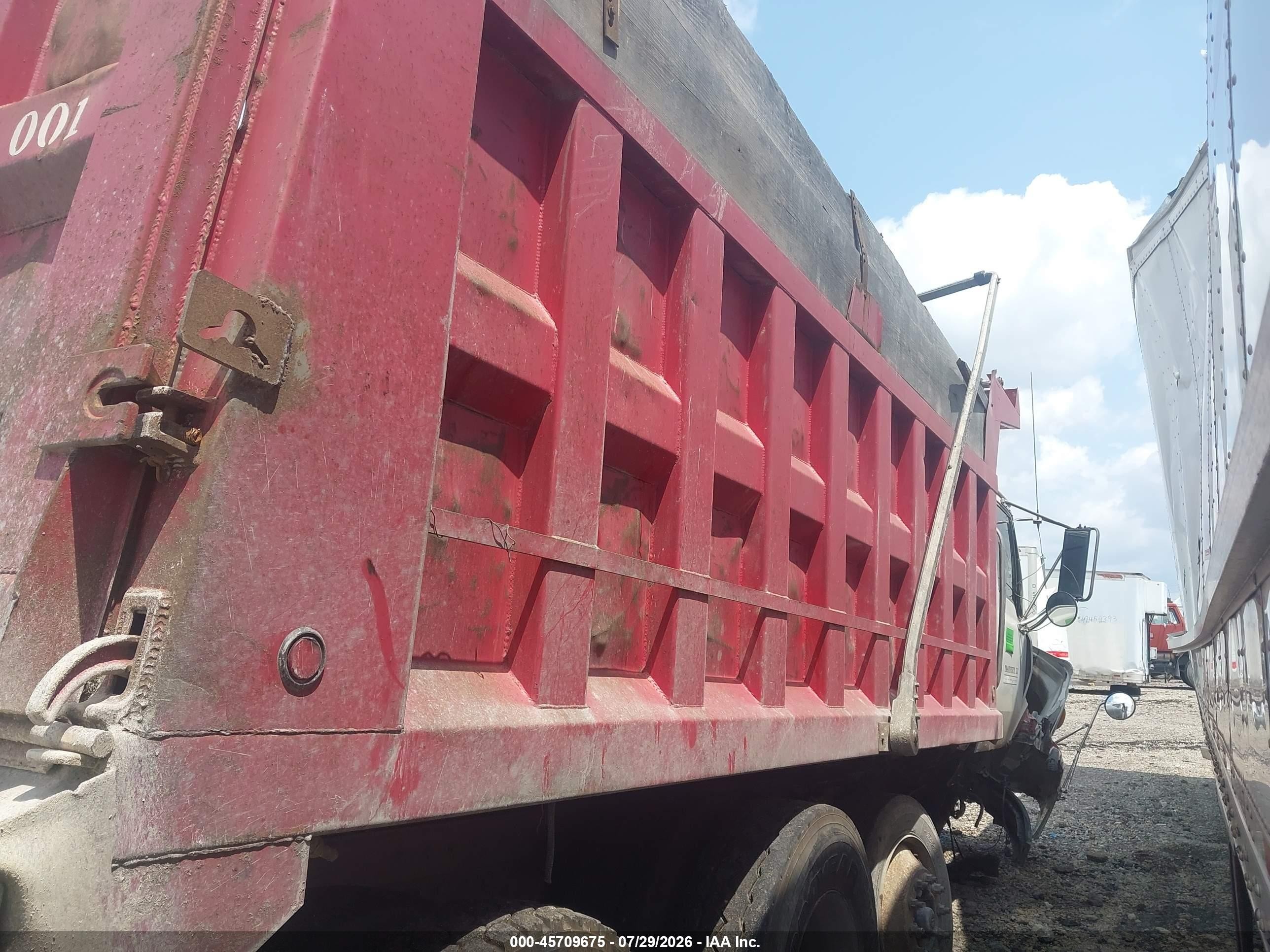 2006 Sterling Truck A 9500 VIN 2FWBA2CG06AV35630 IAAI salvage auction — All Over, Clear (Indiana), sold $6,350 on 2026-10-21 (photo 4)