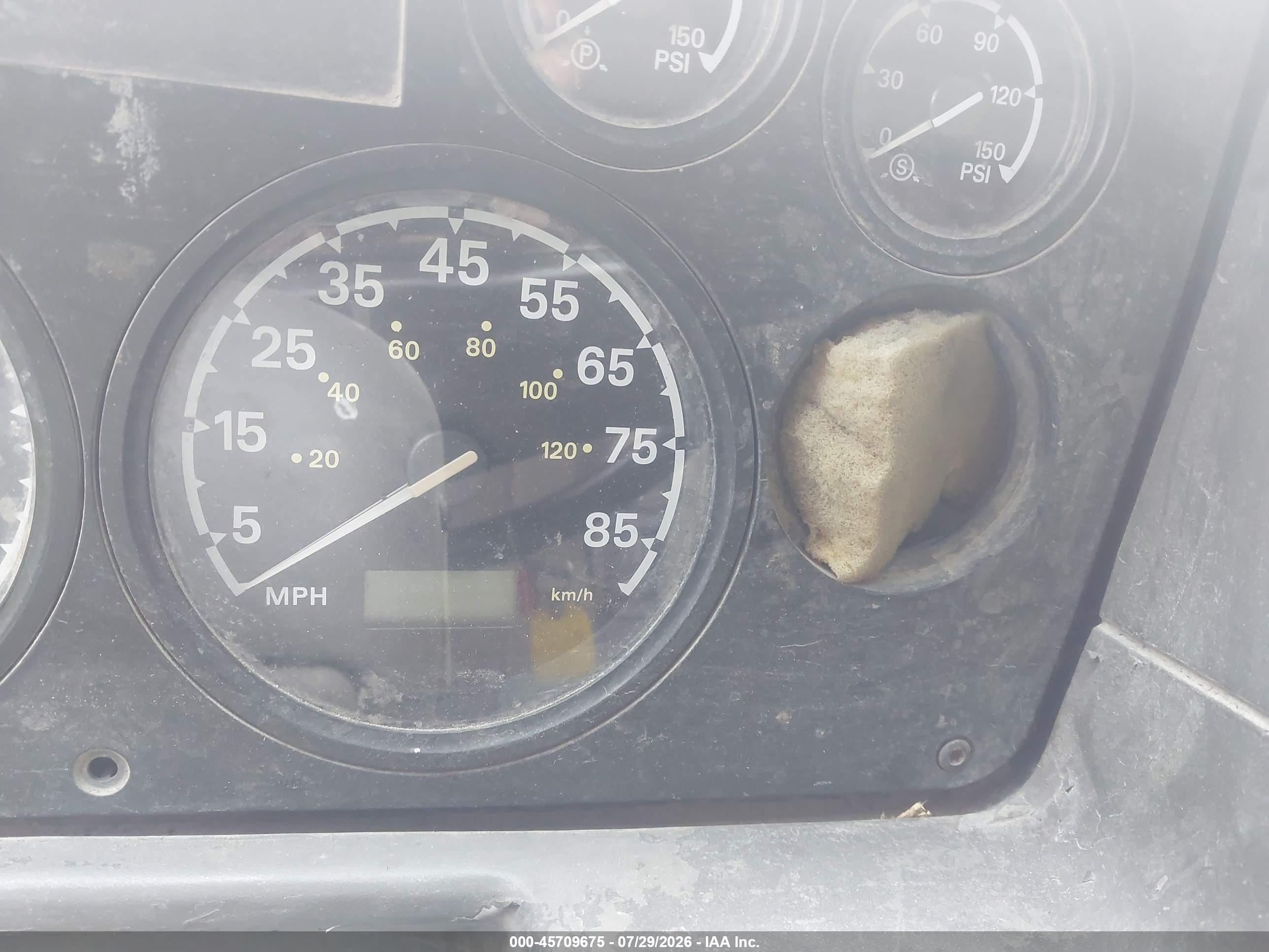 2006 Sterling Truck A 9500 VIN 2FWBA2CG06AV35630 IAAI salvage auction — All Over, Clear (Indiana), sold $6,350 on 2026-10-21 (photo 5)