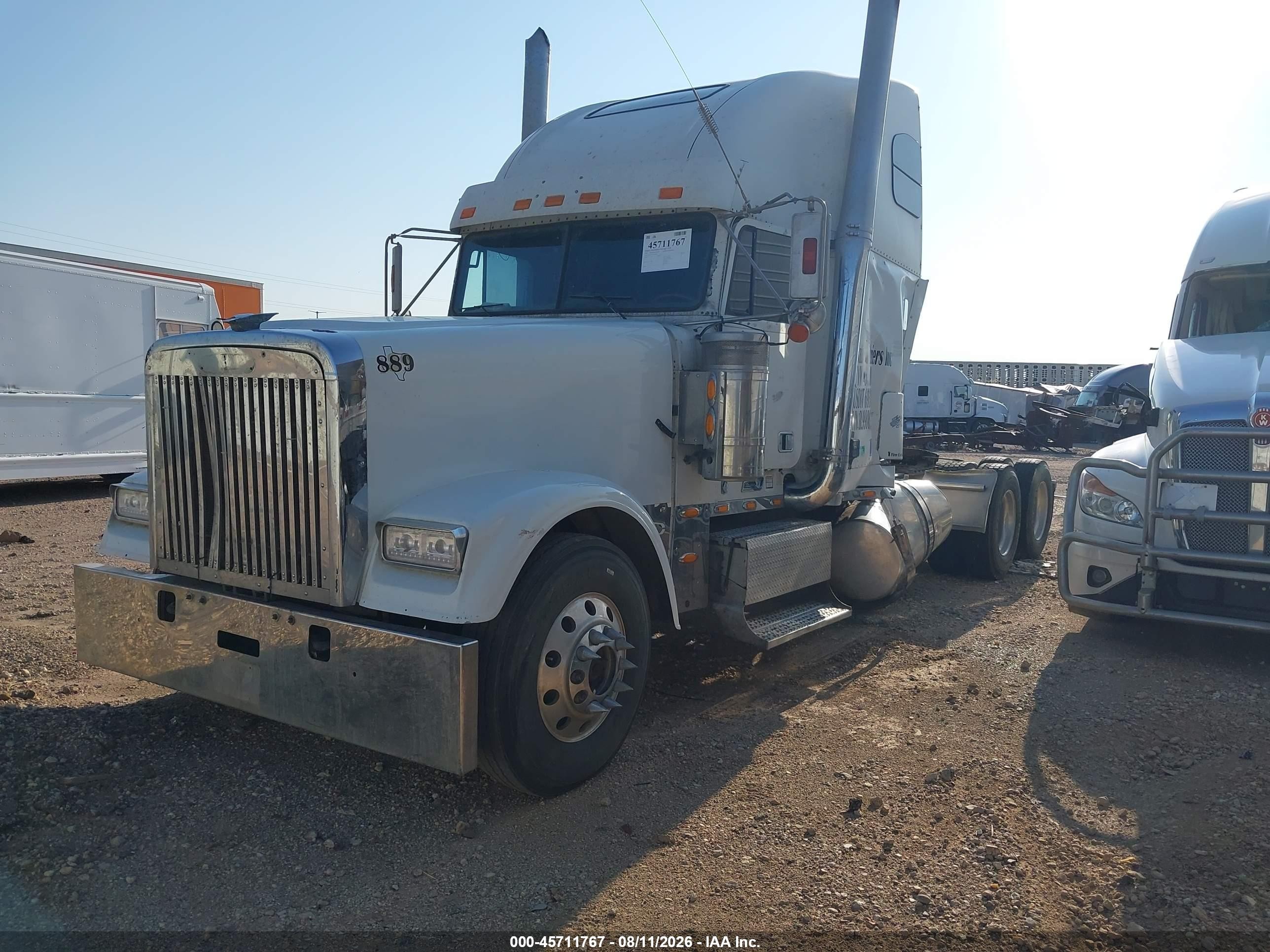2005 Freightliner Conventional VIN 1FUJAPAV65DU99061 IAAI salvage auction — Side, Salvage (Texas), sold $8,500 on 2026-09-23 (photo 2)