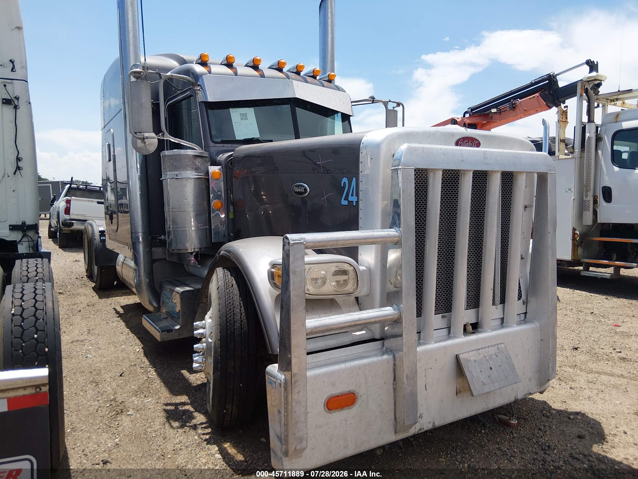 2009 Peterbilt 389 VIN 1XPXD49X19D782940 — IAAI salvage auction photo