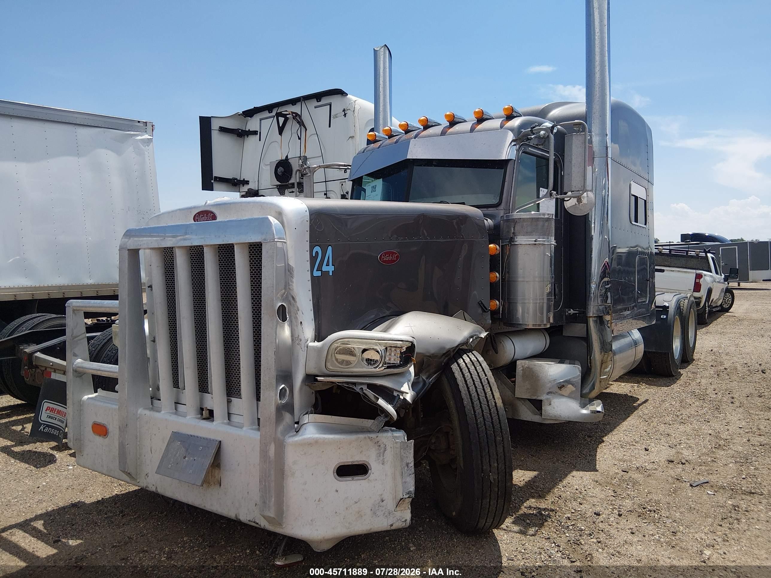 2009 Peterbilt 389 VIN 1XPXD49X19D782940 IAAI salvage auction — Unknown, Salvage (Colorado), sold $12,600 on 2026-09-09 (photo 2)