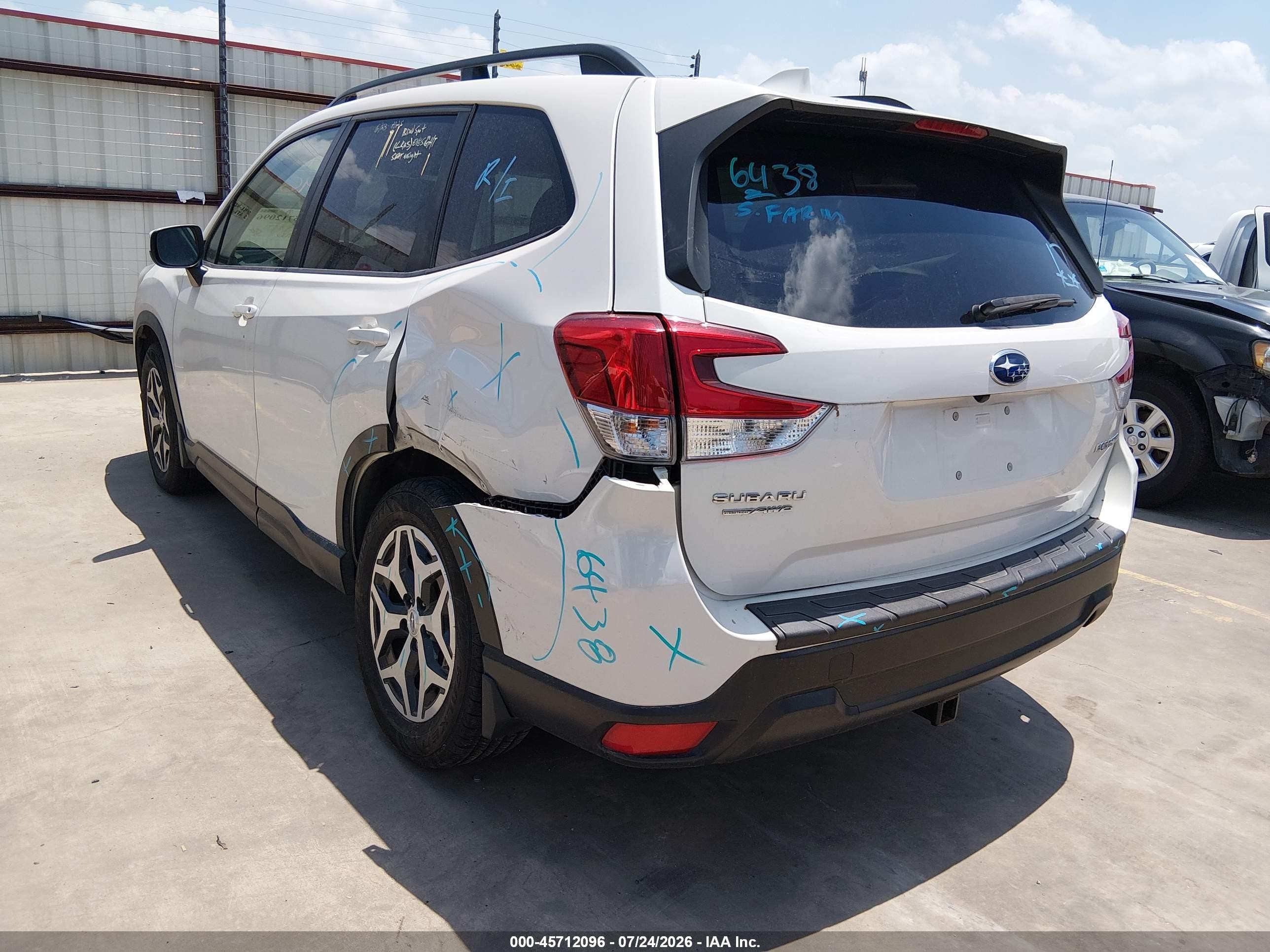 2020 Subaru Forester VIN JF2SKAJC9LH542500 IAAI salvage auction — Side, Salvage (Texas), sold $3,250 on 2026-09-01 (photo 3)