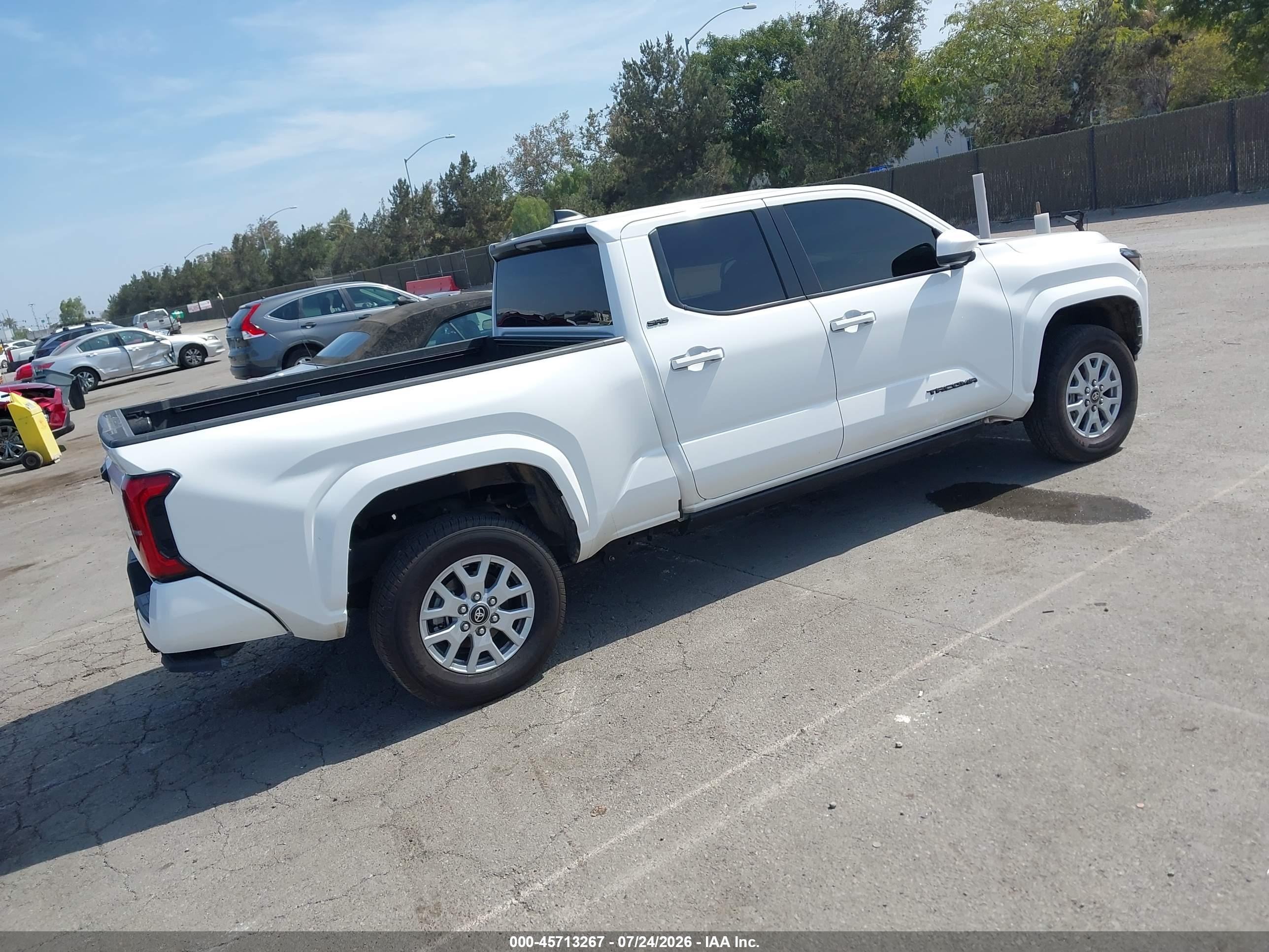 2025 Toyota Tacoma VIN 3TMLB5JN6SM132453 IAAI salvage auction — Unknown, Salvage (California), sold $20,300 on 2026-09-08 (photo 4)
