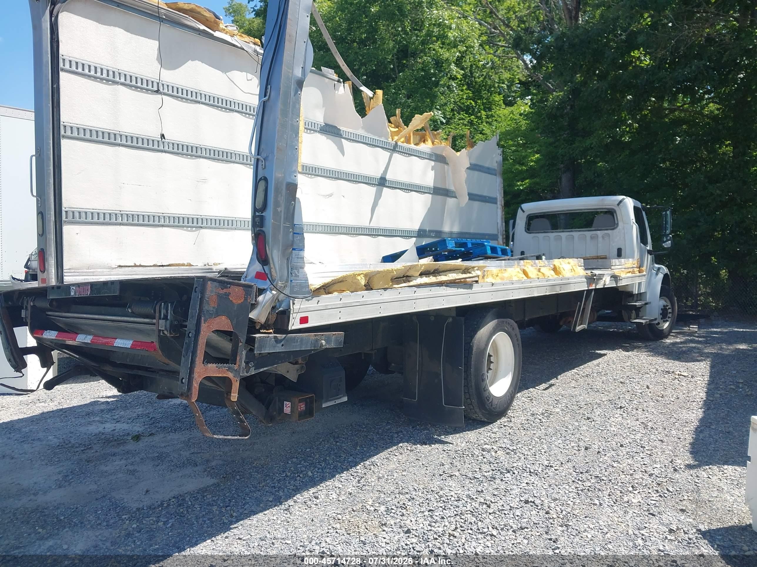 2018 Freightliner M2 106 VIN 1FVACWFC6JHJR3178 IAAI salvage auction — All Over, Salvage (Virginia), sold $3,150 on 2026-09-16 (photo 4)