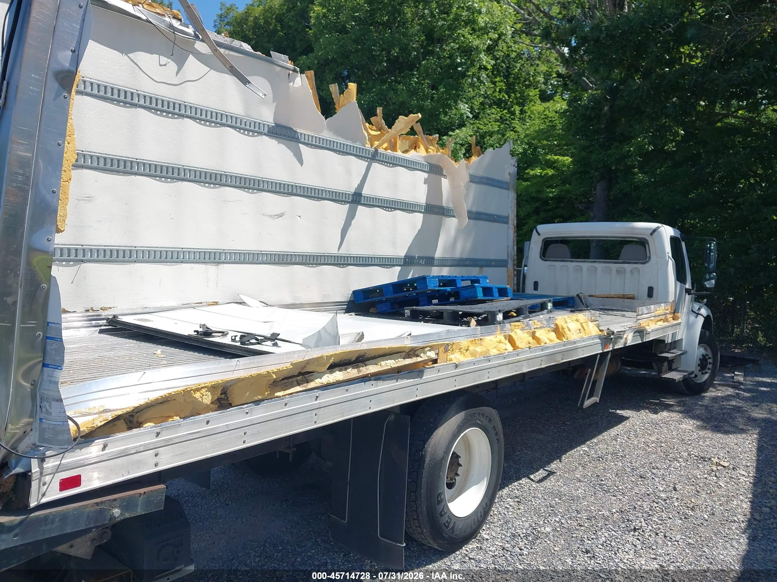 2018 Freightliner M2 106 VIN 1FVACWFC6JHJR3178 IAAI salvage auction — All Over, Salvage (Virginia), sold $3,150 on 2026-09-16 (photo 6)