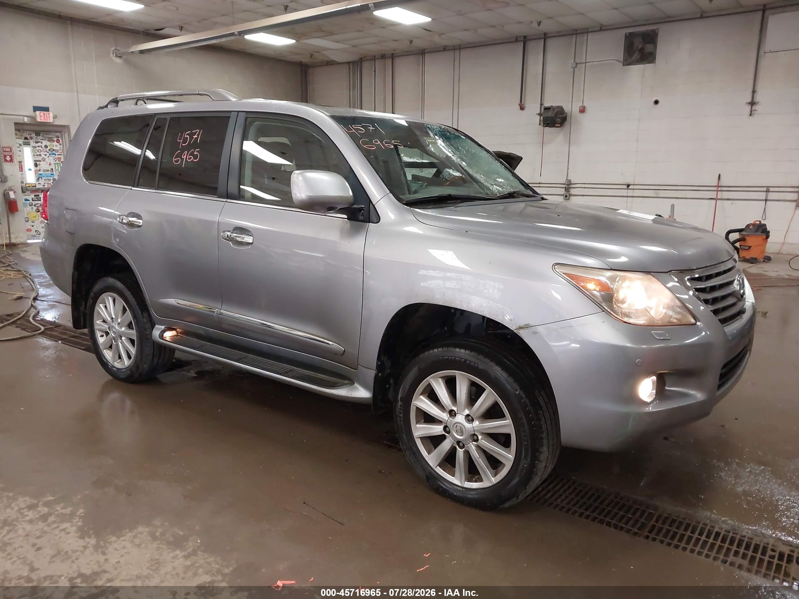 2008 Lexus LX 570 VIN JTJHY00W684016107 — IAAI salvage auction photo