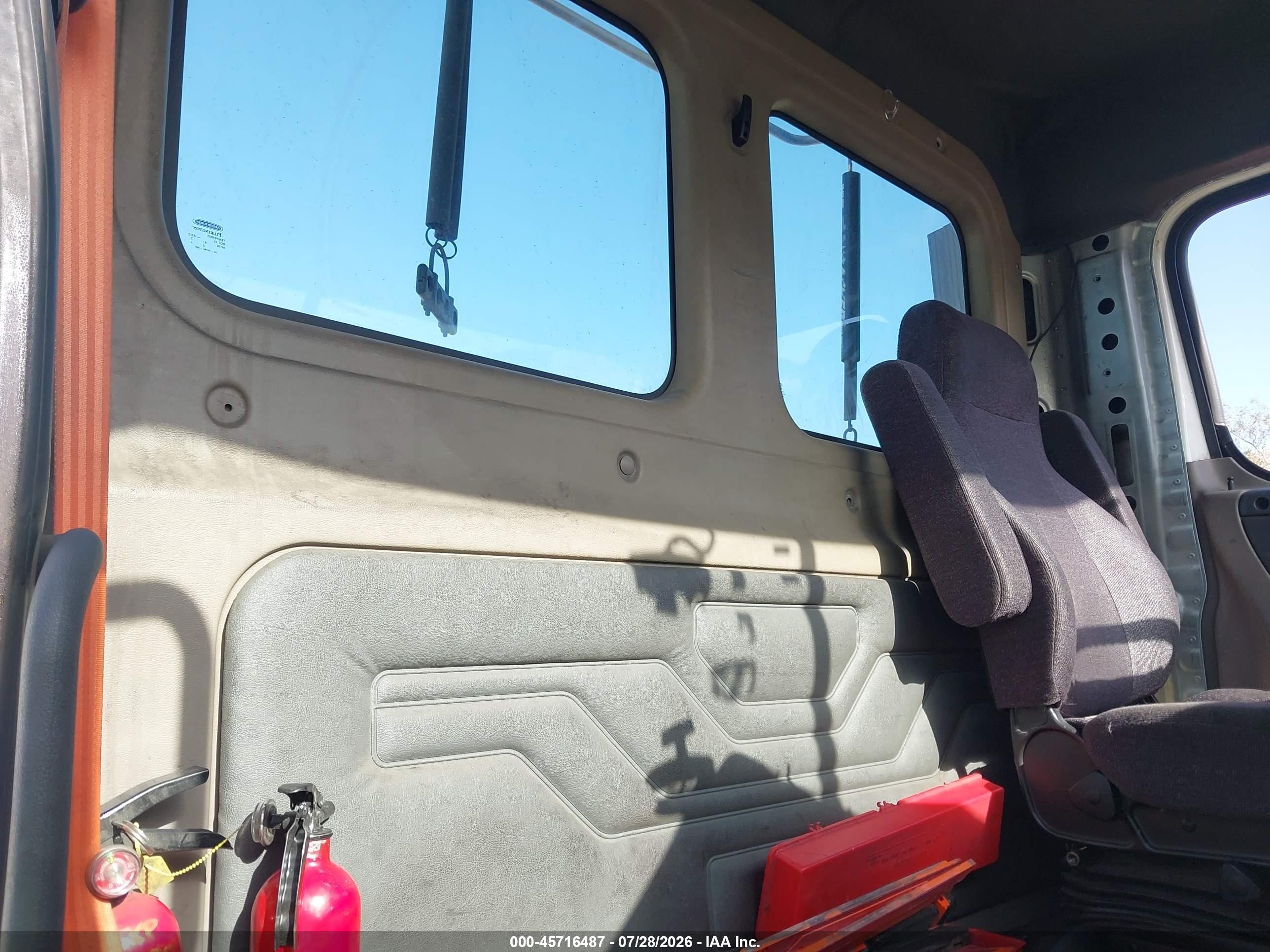 2012 Freightliner Cascadia 113 VIN 1FUBGADV6CLBJ3191 IAAI salvage auction — Stripped, Clear (Tennessee), sold $1,400 on 2026-09-10 (photo 8)