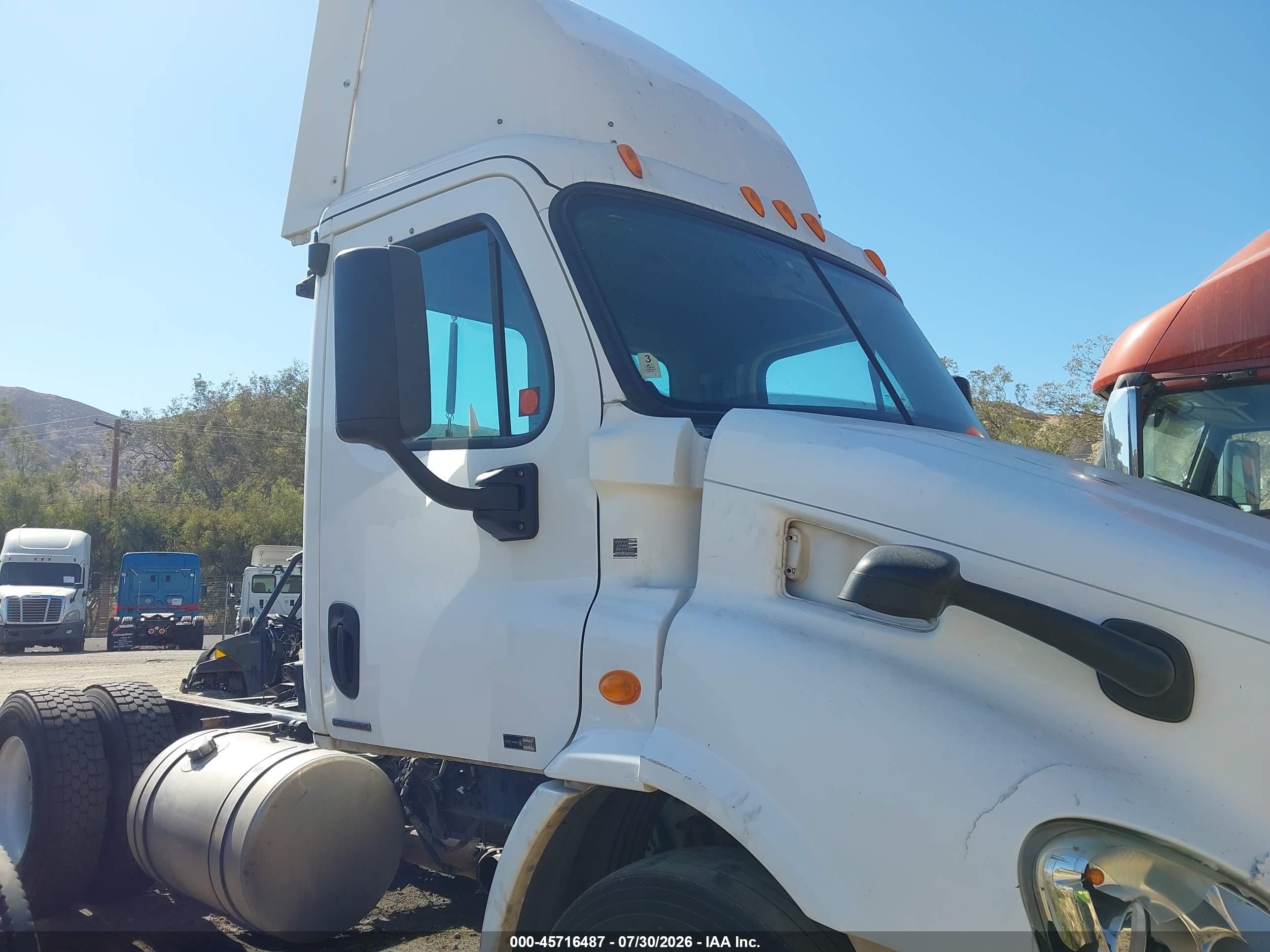 2012 Freightliner Cascadia 113 VIN 1FUBGADV6CLBJ3191 IAAI salvage auction — Stripped, Clear (Tennessee), sold $1,400 on 2026-09-10 (photo 1)