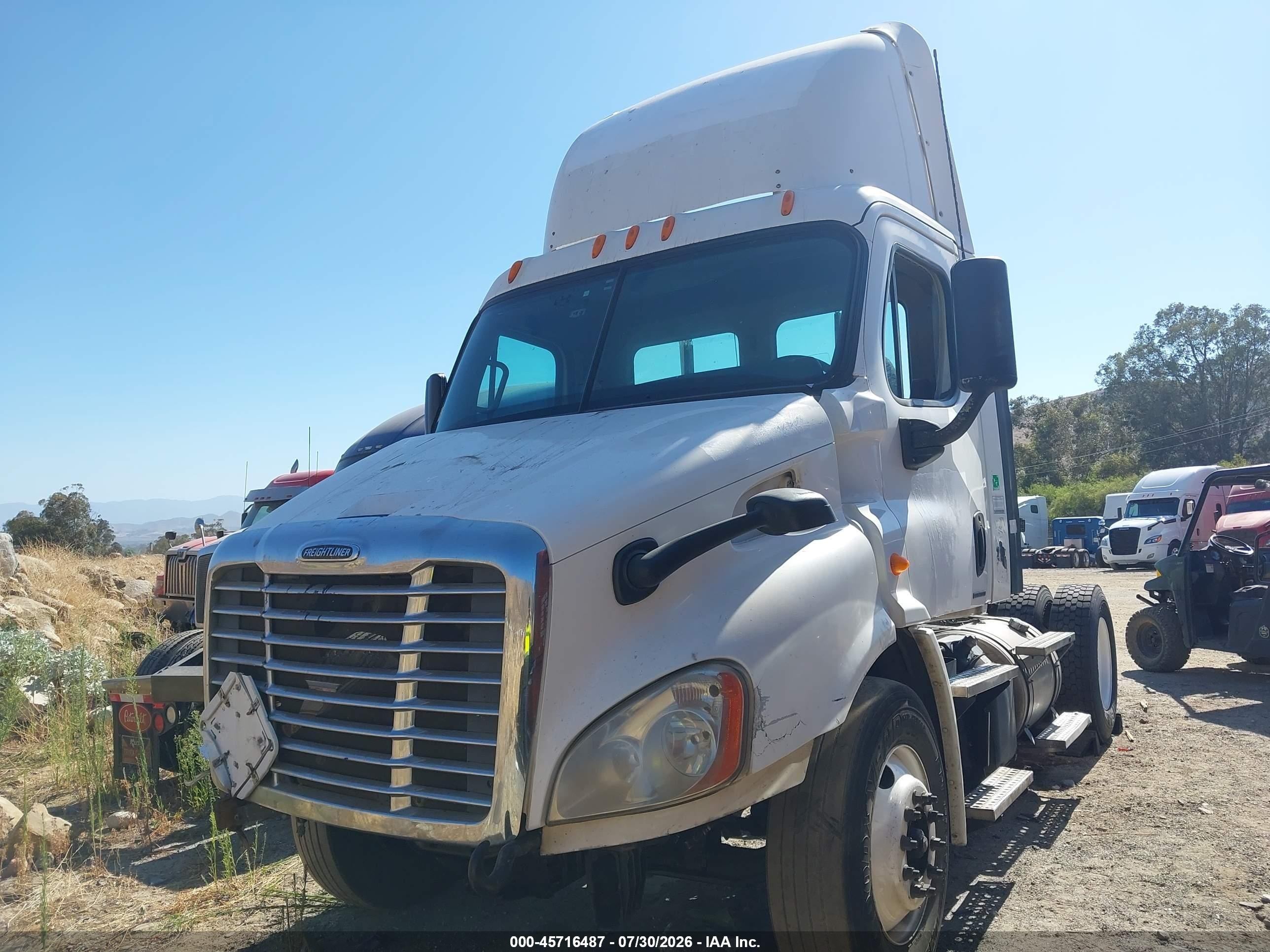 2012 Freightliner Cascadia 113 VIN 1FUBGADV6CLBJ3191 IAAI salvage auction — Stripped, Clear (Tennessee), sold $1,400 on 2026-09-10 (photo 2)