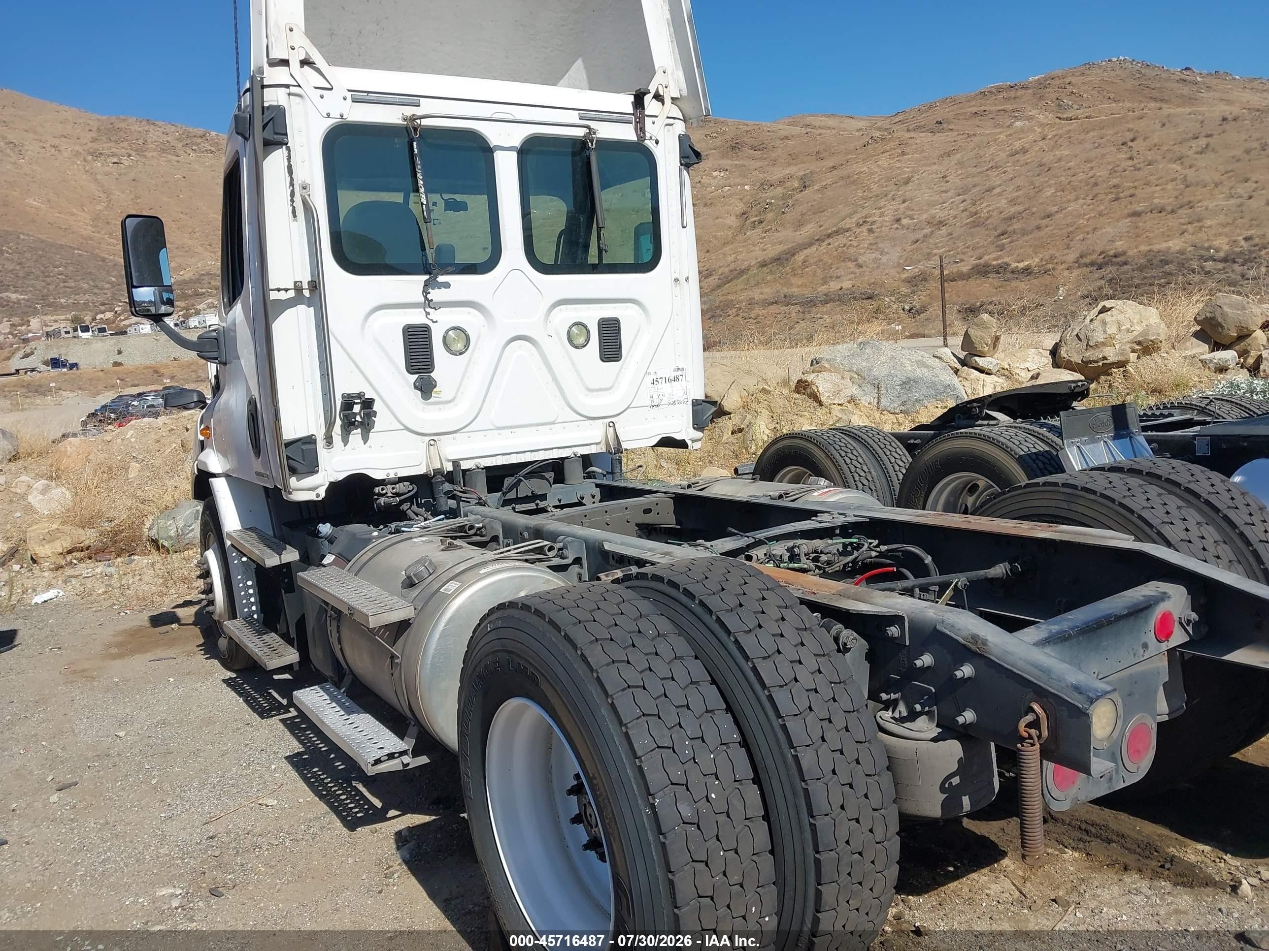2012 Freightliner Cascadia 113 VIN 1FUBGADV6CLBJ3191 IAAI salvage auction — Stripped, Clear (Tennessee), sold $1,400 on 2026-09-10 (photo 3)