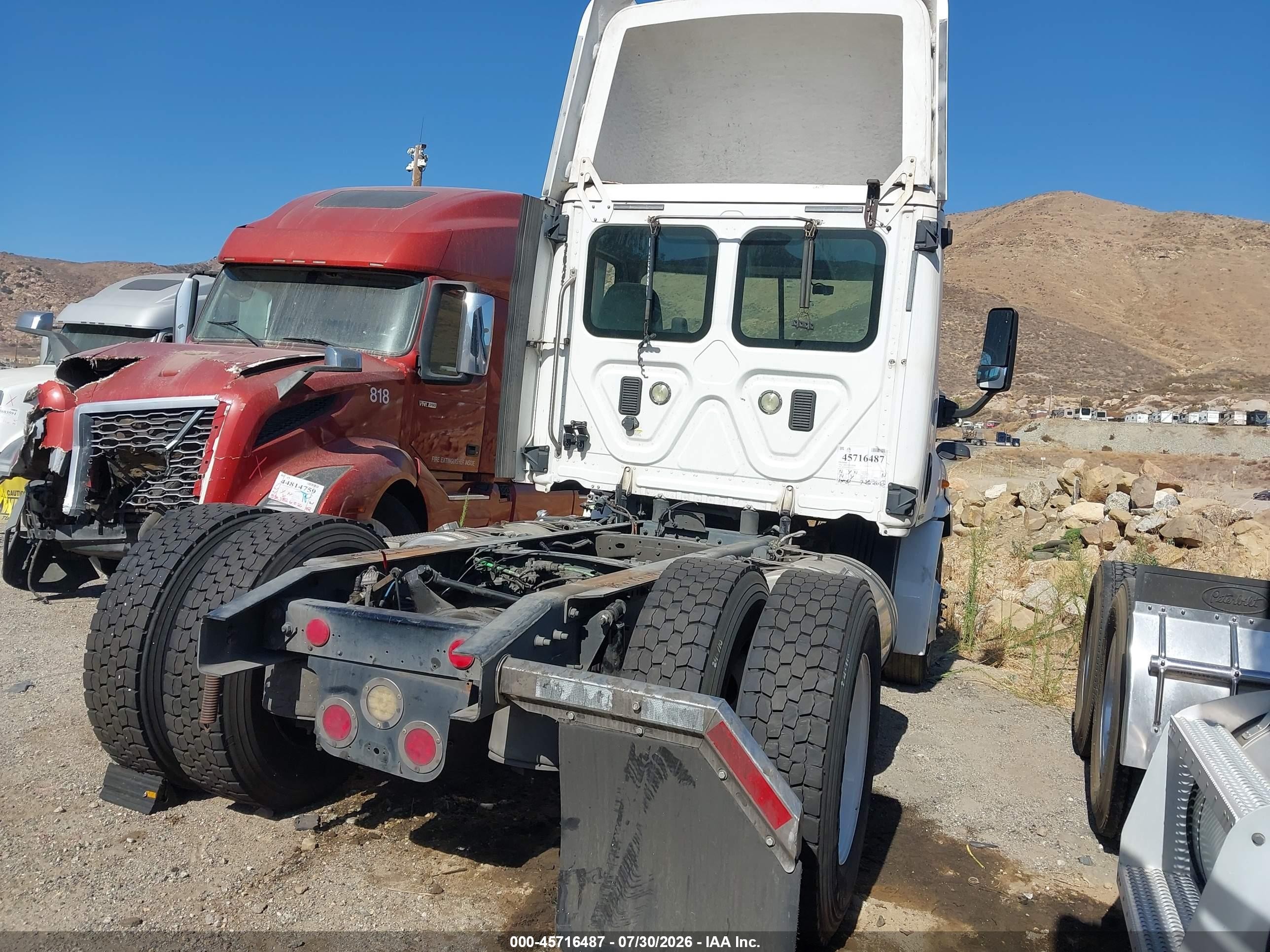 2012 Freightliner Cascadia 113 VIN 1FUBGADV6CLBJ3191 IAAI salvage auction — Stripped, Clear (Tennessee), sold $1,400 on 2026-09-10 (photo 4)
