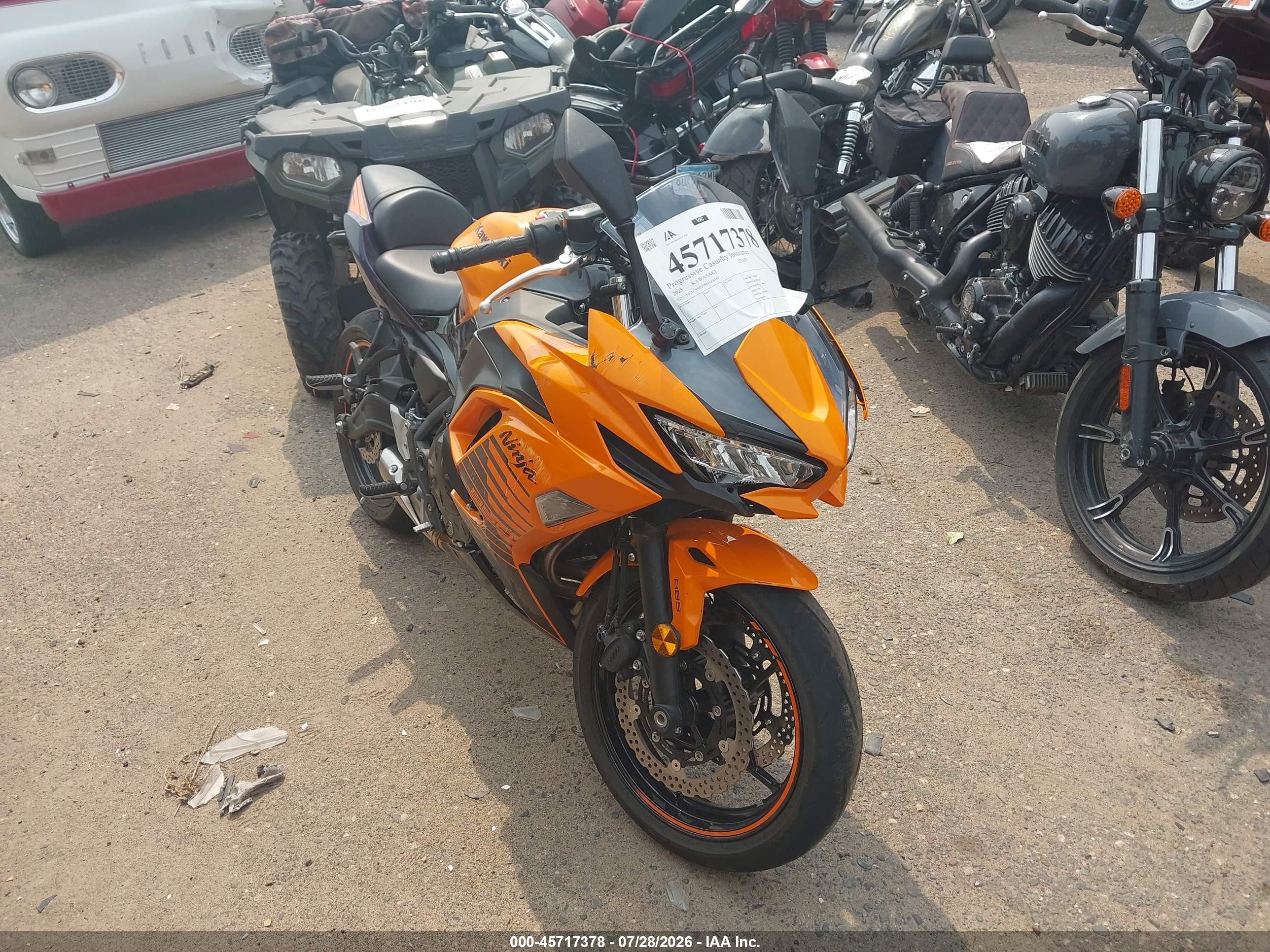 2025 Kawasaki Ninja VIN ML5EXEP19SDAF8447 IAAI salvage auction — Side, Salvage (Minnesota), sold $2,000 on 2026-10-06 (photo 1)