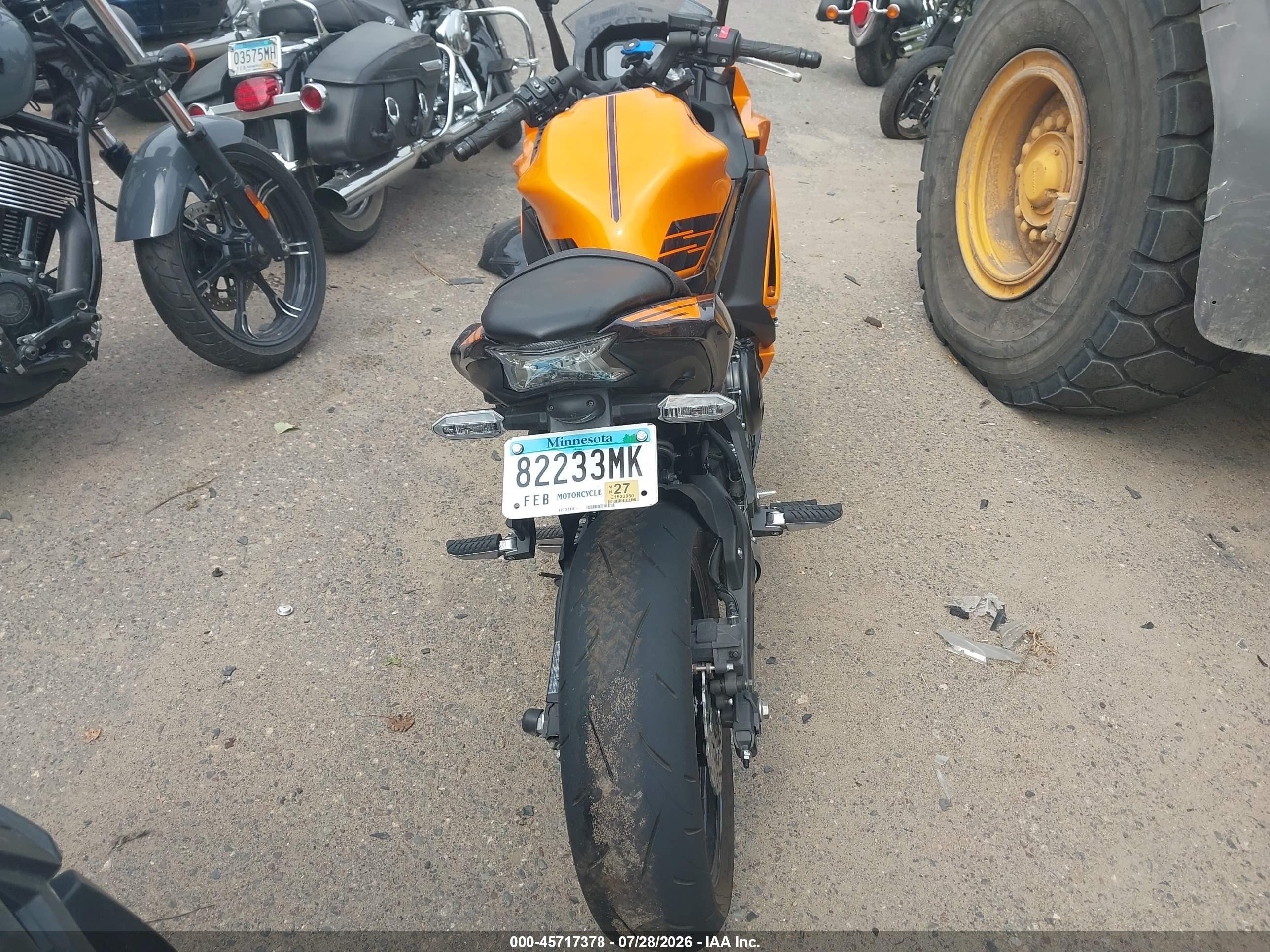 2025 Kawasaki Ninja VIN ML5EXEP19SDAF8447 IAAI salvage auction — Side, Salvage (Minnesota), sold $2,000 on 2026-10-06 (photo 6)